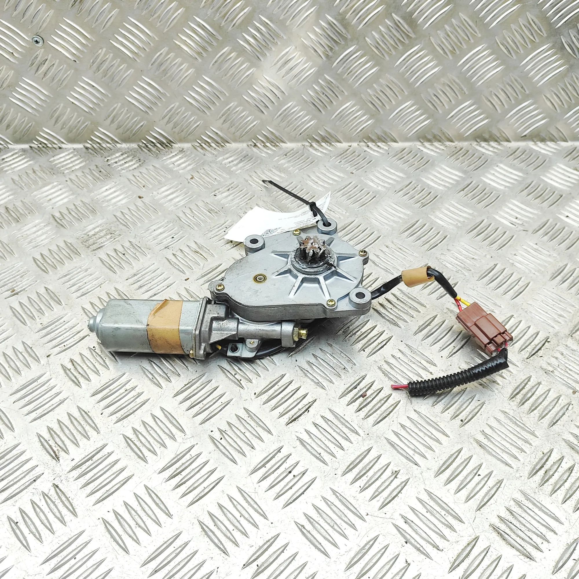 Honda S2000 Door window regulator motor — front left Door window regulator motor — front left — HOND...