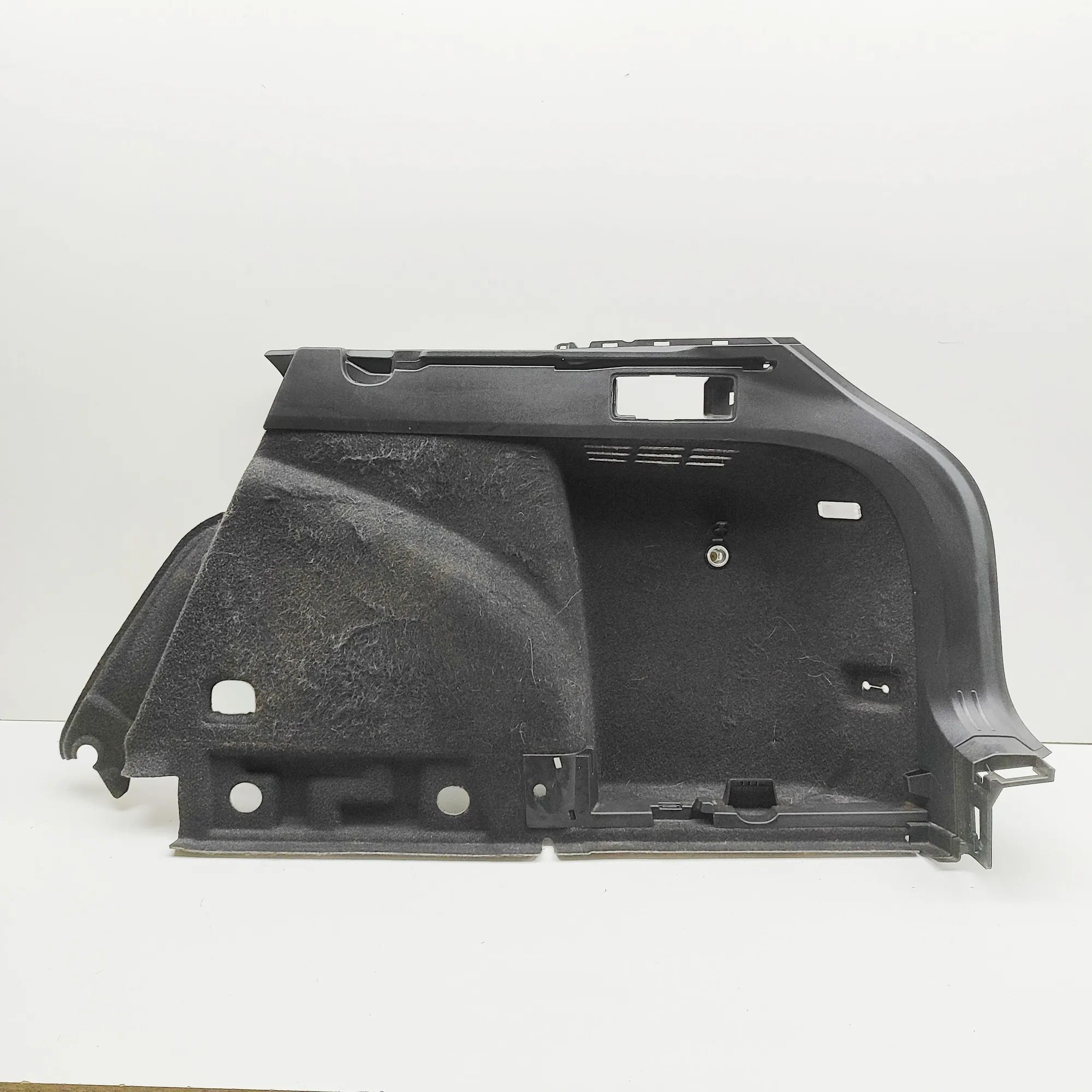 Volkswagen Golf 8 Right Side Trunk Trim Right Side Trunk Trim — VW GOLF VIII VARIANT (C...