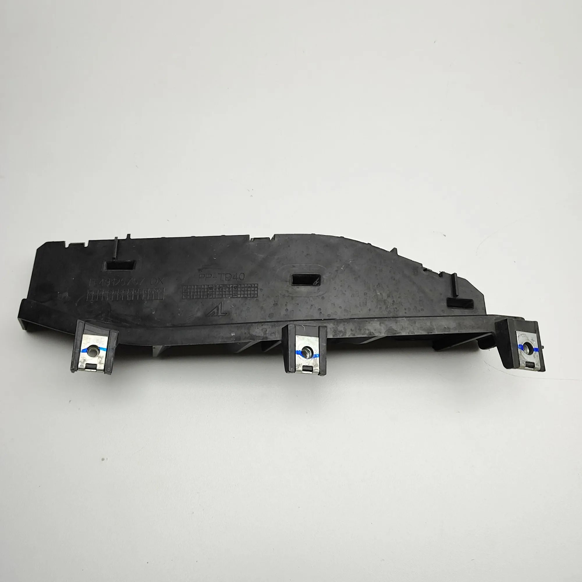 Alfa-Romeo Stelvio Right Headlight Bracket Right Headlight Bracket — ALFA ROMEO STELVIO (9...