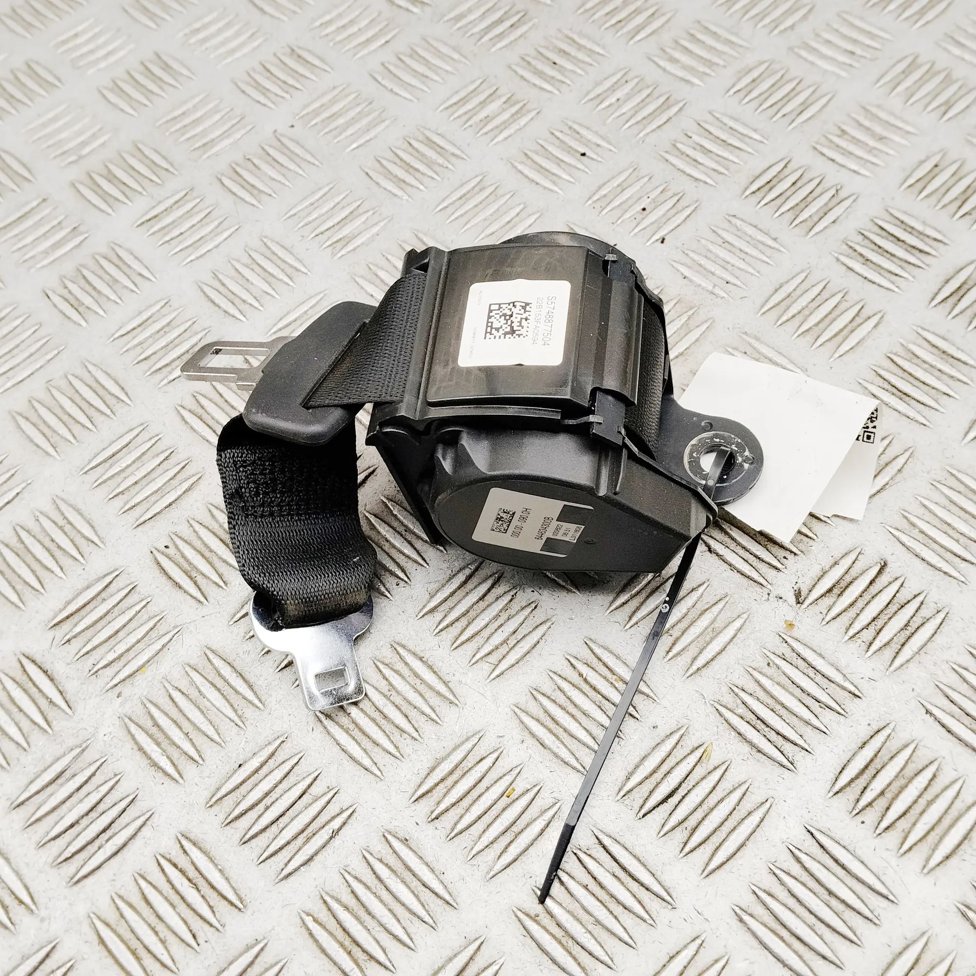 BMW 2 (F44) Rear Middle Seatbelt Rear Middle Seatbelt — BMW 2 SERIES (Gran Coupe...