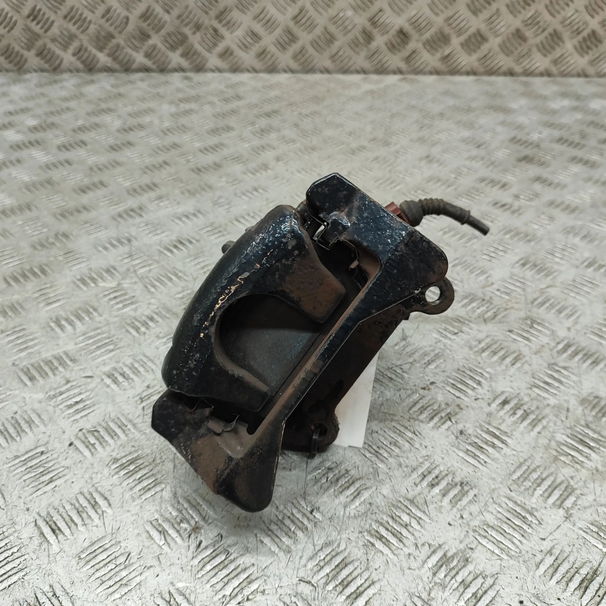 Audi Q5 (8R) Brake caliper — rear left Brake caliper — rear left — AUDI Q5 (8R) (2008-...