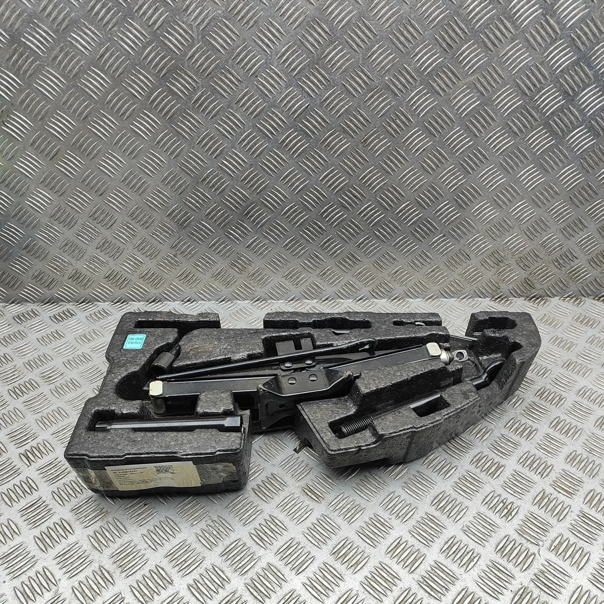 Hyundai Santa Fe Tool Kit Tool Kit — HYUNDAI SANTA (FÉ III DM) (2012-...)...