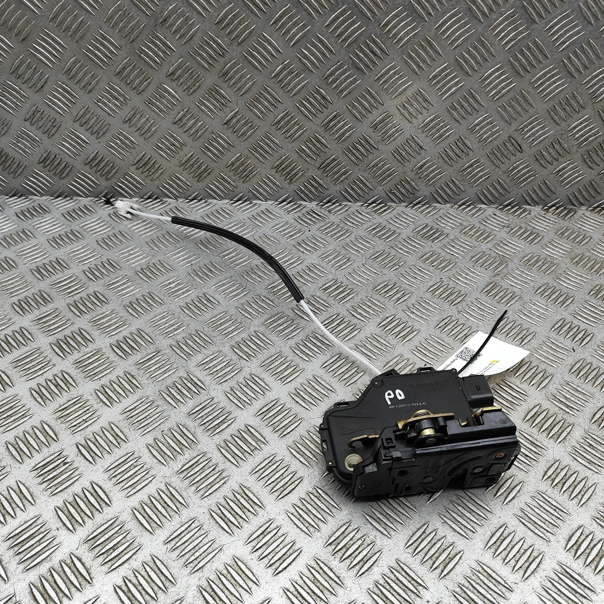 Porsche 911 (996) Door lock — front right Door lock — front right — PORSCHE 911 (Cabrio 9...