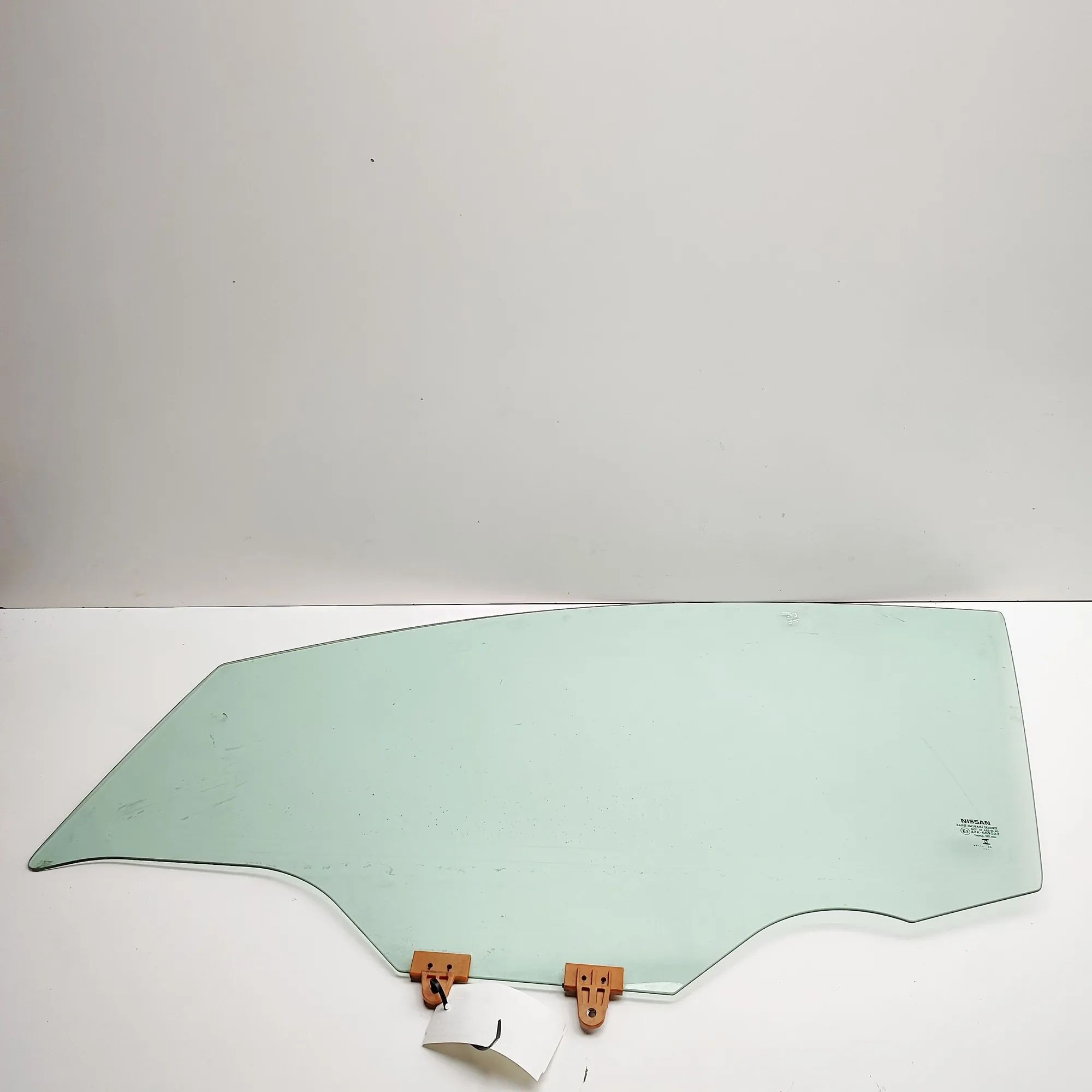 Nissan Leaf Front Left Door Window Front Left Door Window — NISSAN LEAF (ZE1) (201...