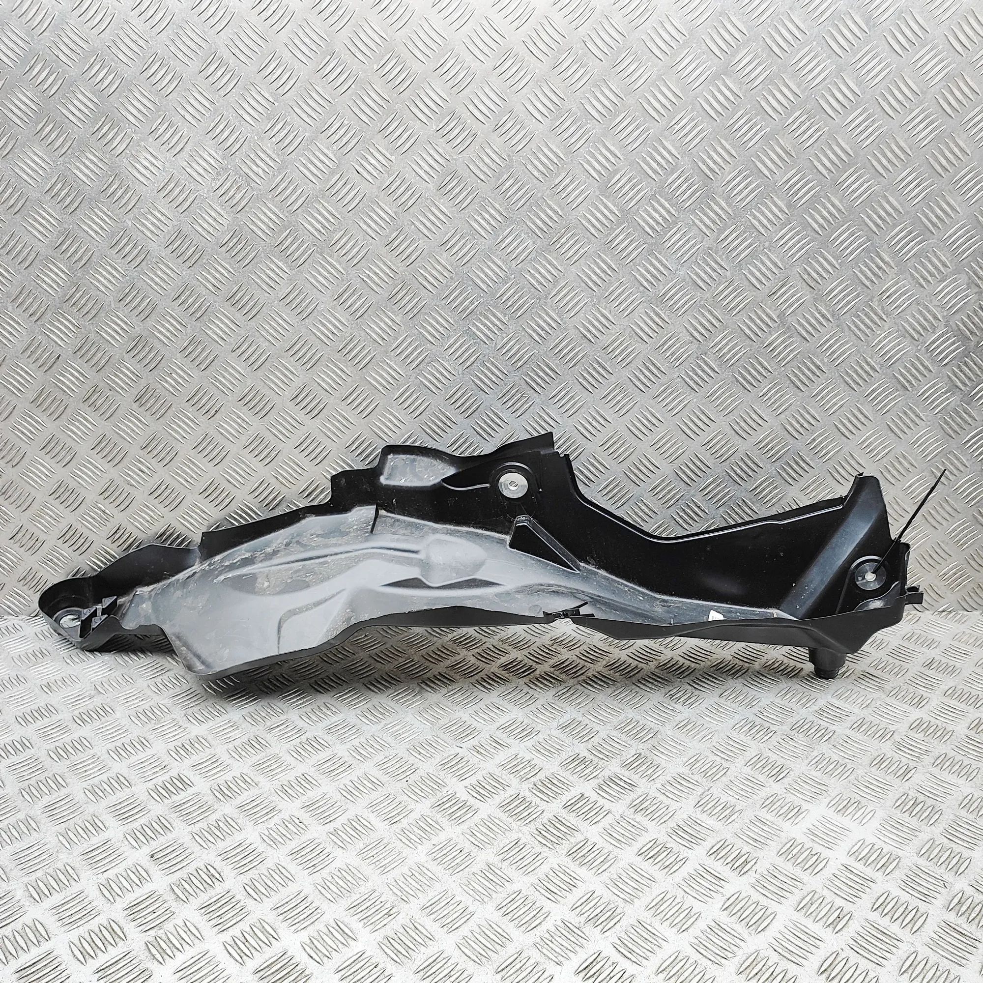 Porsche 911 (992) Tailgate drip rail trim — left Tailgate drip rail trim — left — PORSCHE 911 (9...