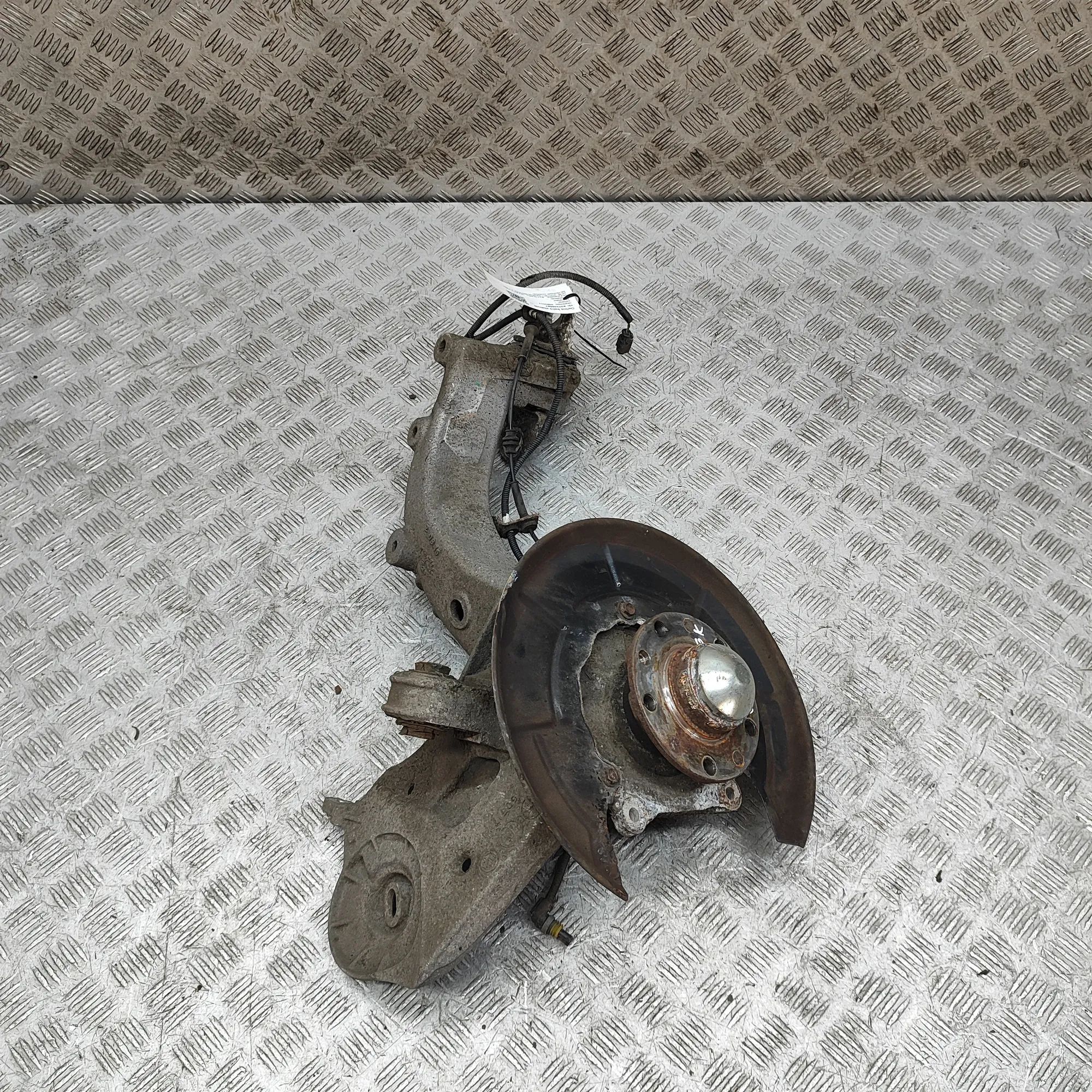 Alfa-Romeo Giulietta (940) Rear Left Wheel Hub Spindle