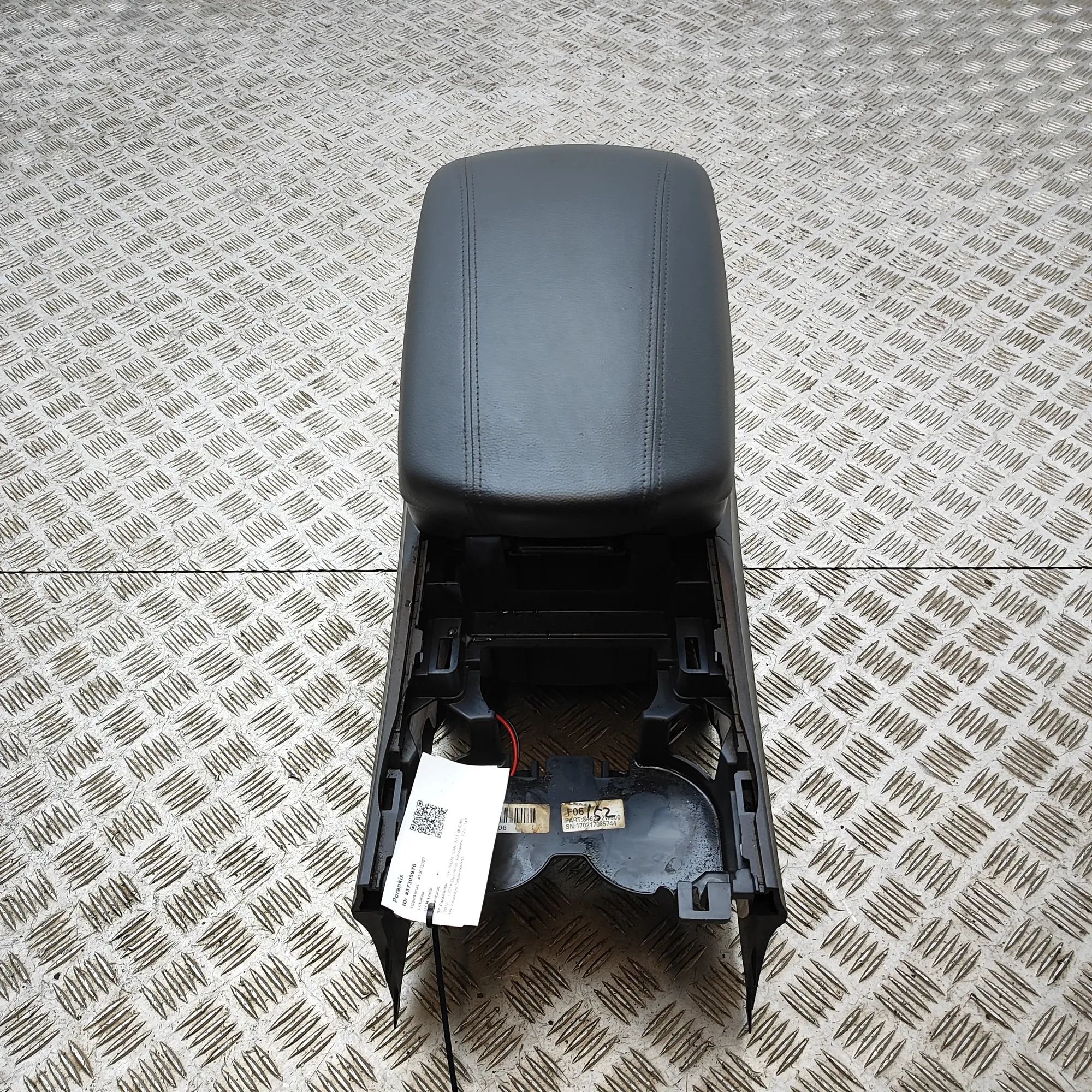 Hyundai Santa Fe Käetugi, tagaistmes Armrest — HYUNDAI SANTA (FÉ III DM) (2012-...) ...