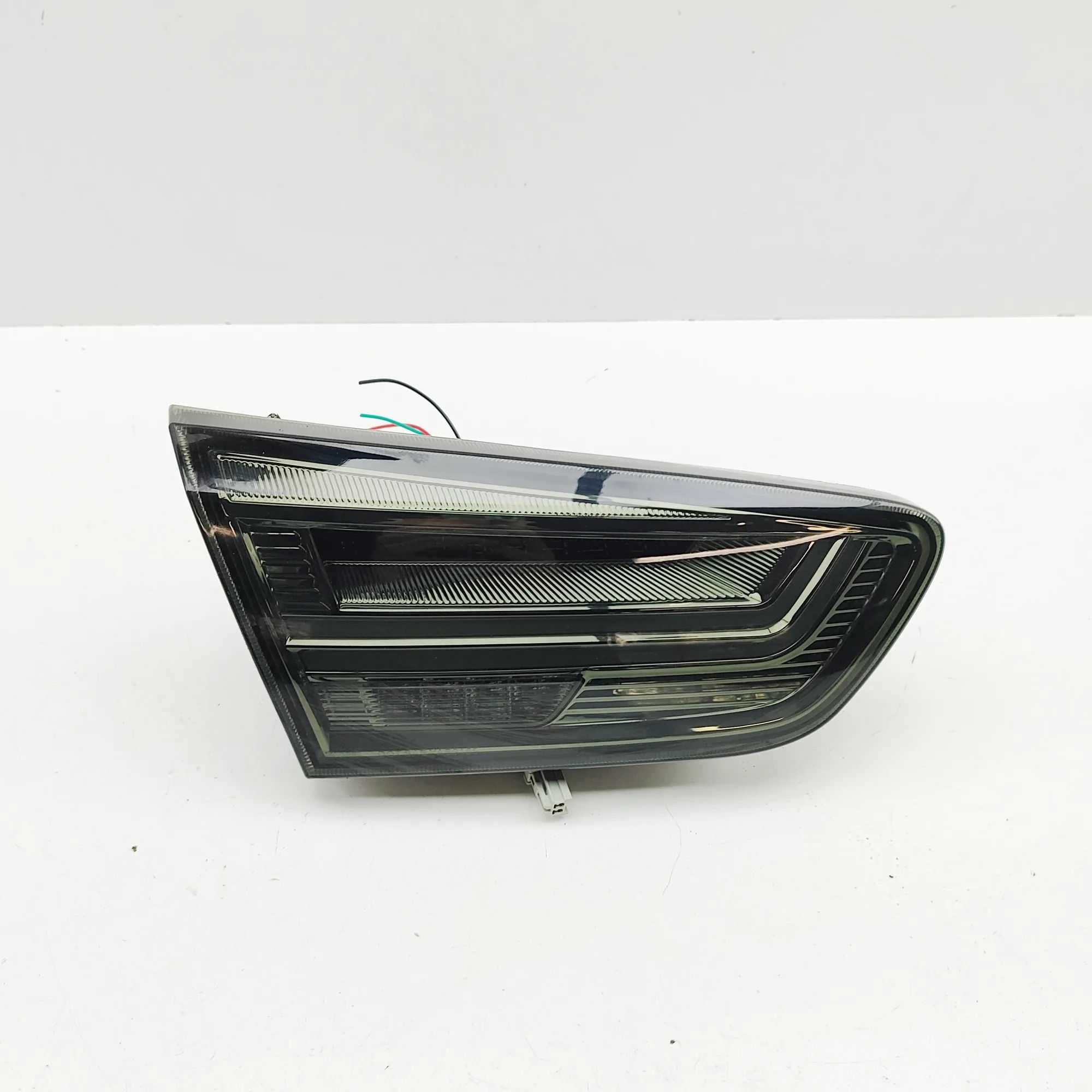 Mitsubishi Lancer Left Side Tailgate Tail Light Left Side Tailgate Tail Light — MITSUBISHI LANC...