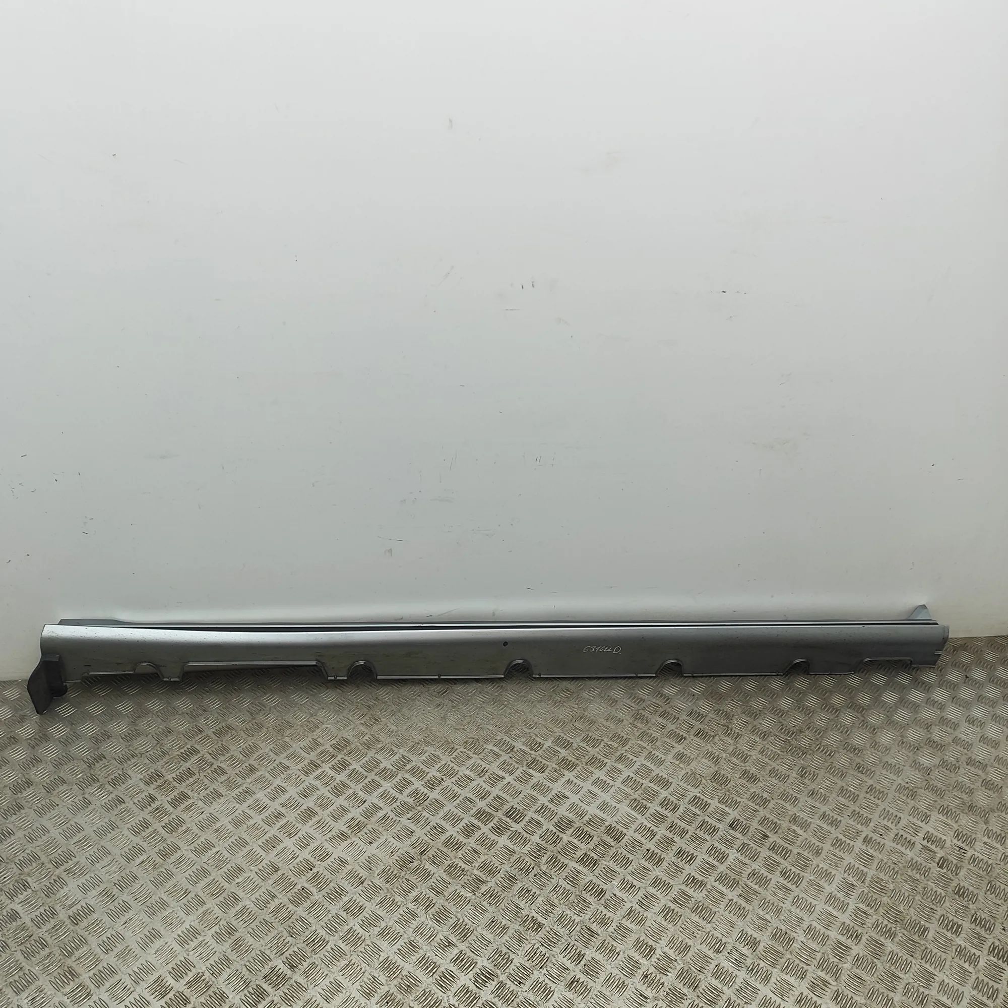 Hyundai Ioniq Right Side Plastic Sideskirt Cover Right Side Plastic Sideskirt Cover — HYUNDAI IO...