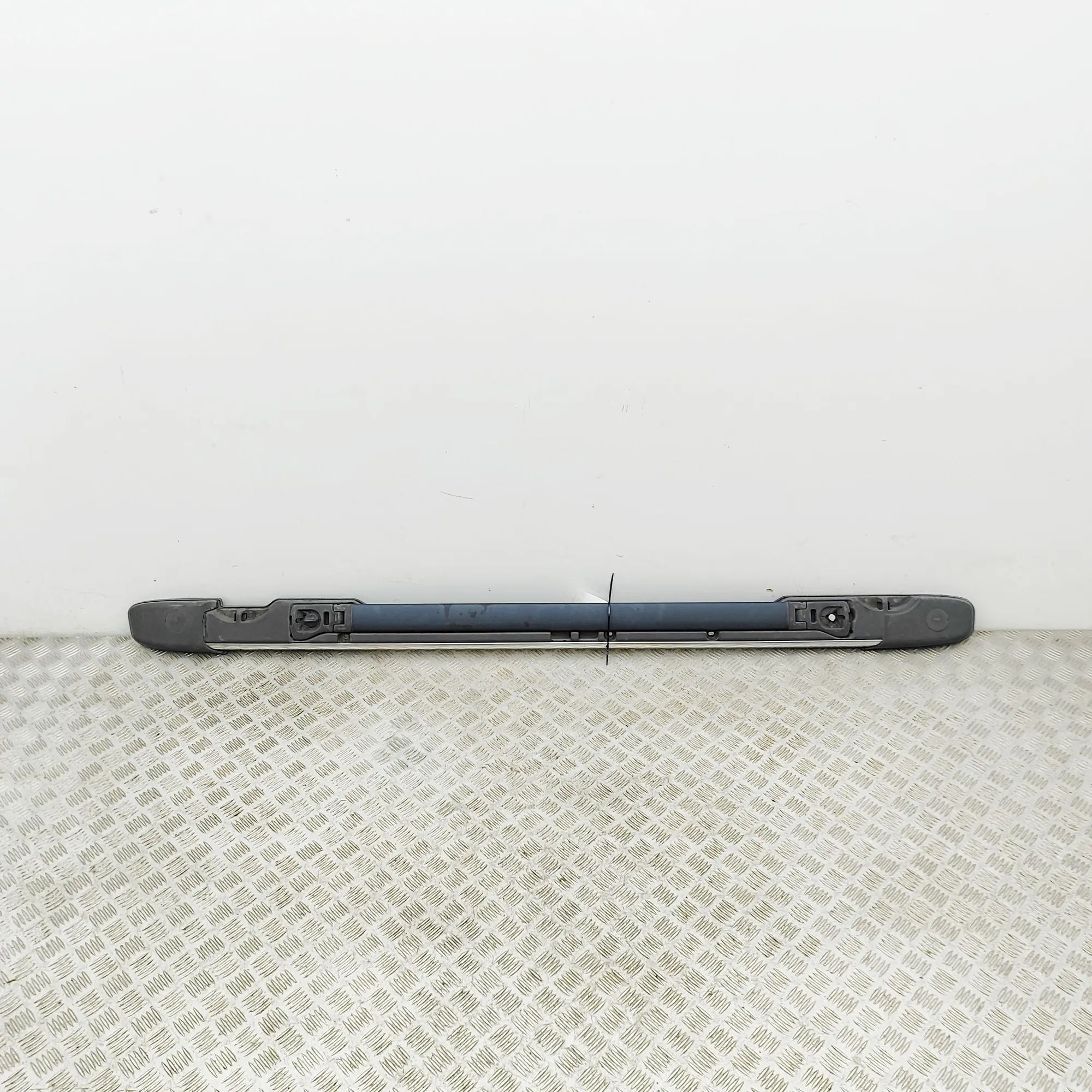 Chrysler Grand Voyager / Town & Country Left Side Roof Rail Left Side Roof Rail — CHRYSLER GRAND (VOYAGER V...