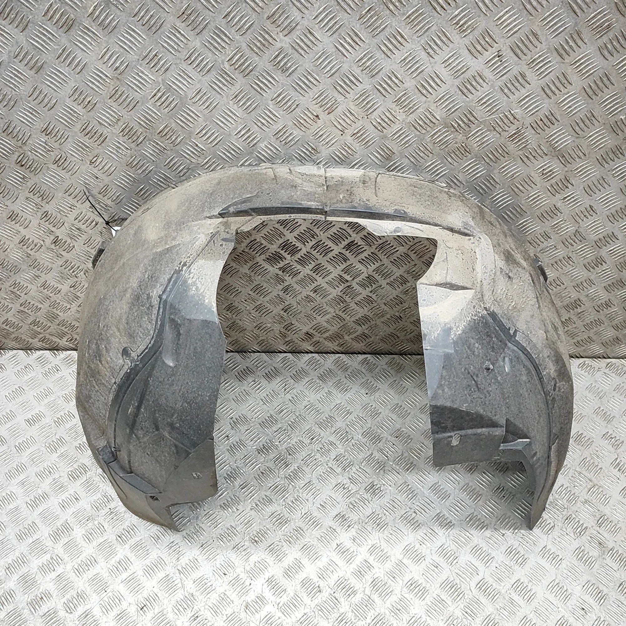 Chrysler Grand Voyager / Town & Country Front Left Arch Liner Front Left Arch Liner — CHRYSLER GRAND (VOYAGER...