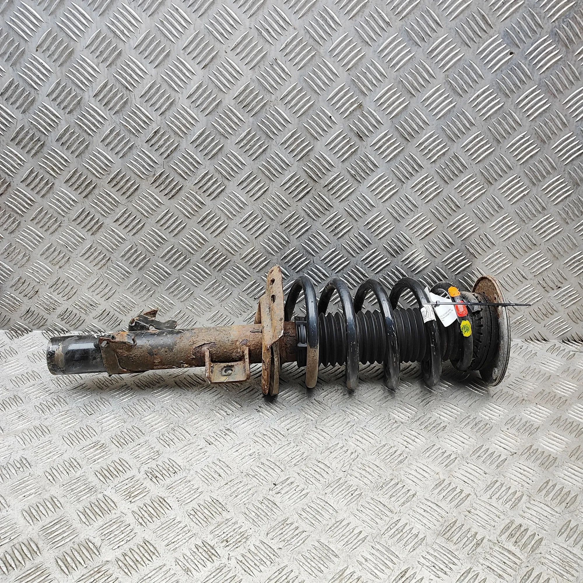 Land Rover Discovery Sport Shock absorber — front left Shock absorber — front left — LAND ROVER DISCOV...