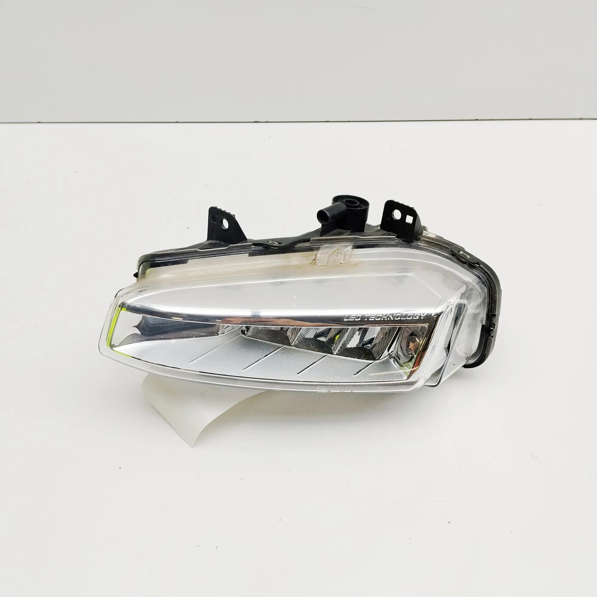 Land Rover Discovery Sport Front Left Fog Light Front Left Fog Light — LAND ROVER DISCOVERY SPO...