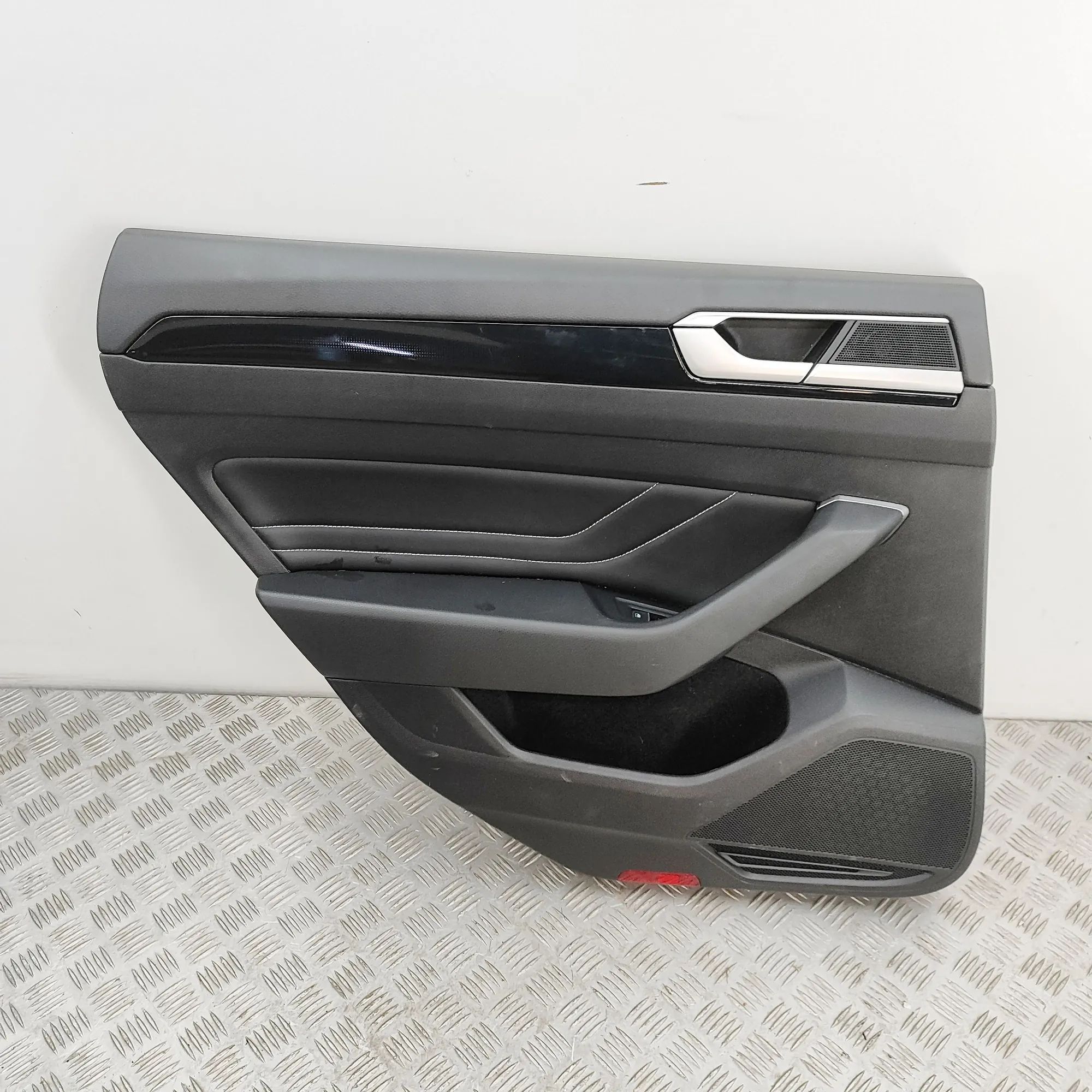 Volkswagen Arteon Rear Left Door Panel Rear Left Door Panel — VW ARTEON (3H7) (2017-.....