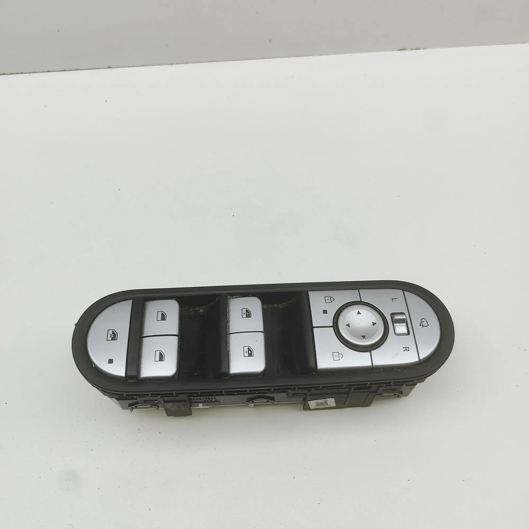 Hyundai Ioniq Door window switch — front right Door window switch — front right — HYUNDAI IONI...