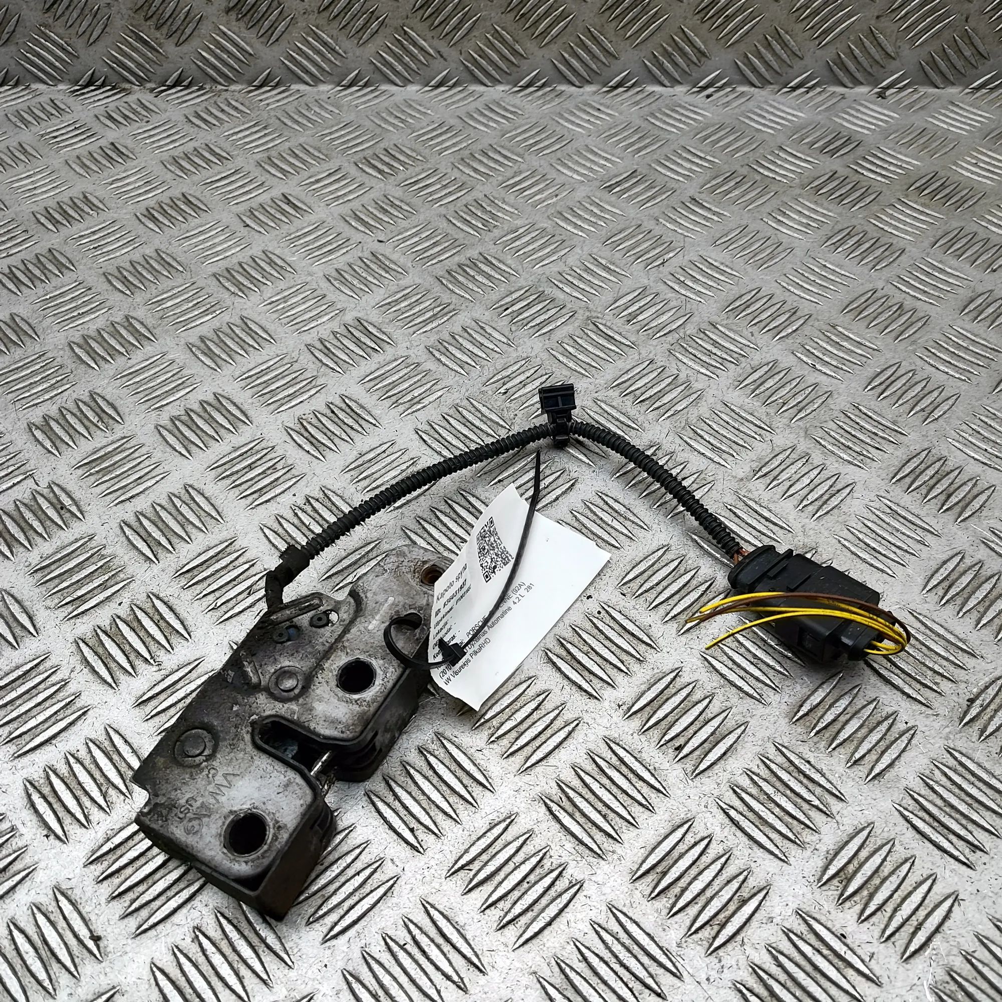 Porsche Cayenne kapoti lukustus Bonnet lock — PORSCHE CAYENNE (92A) (2010-...) ...