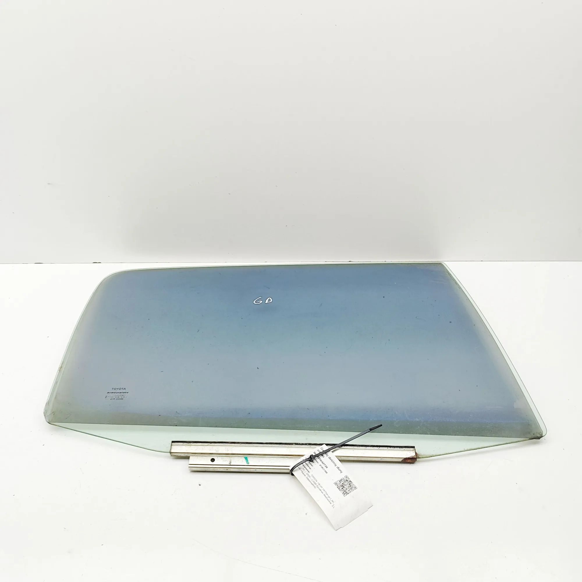 Toyota Hilux Right rear door window Right rear door window — TOYOTA HILUX (VII Pick...