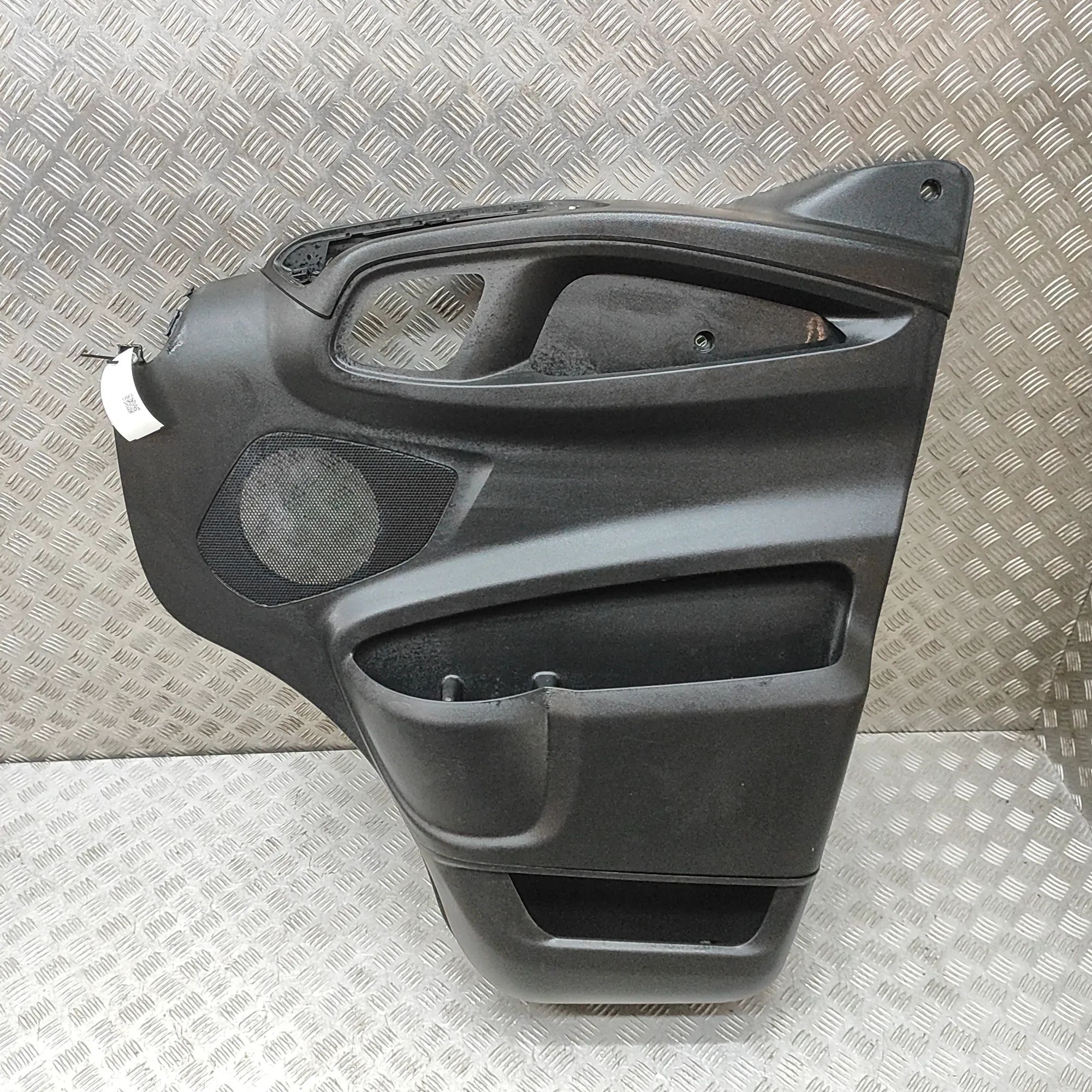 Iveco Daily Front Right Door Panel Front Right Door Panel — IVECO DAILY (VI Flatbe...