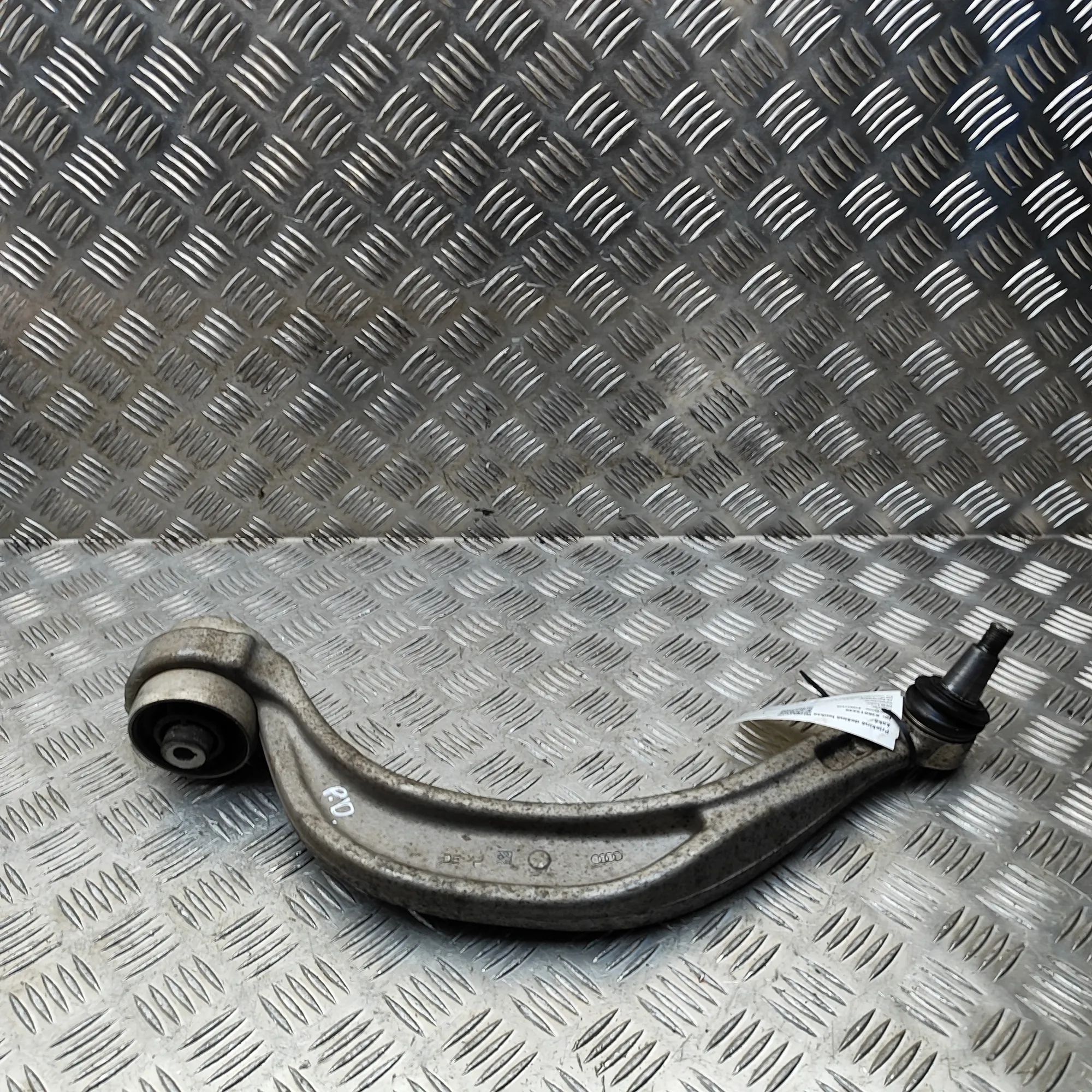 Audi Q5 (FY) Front Right Curved Control Arm Front Right Curved Control Arm — AUDI Q5 (FY) (...