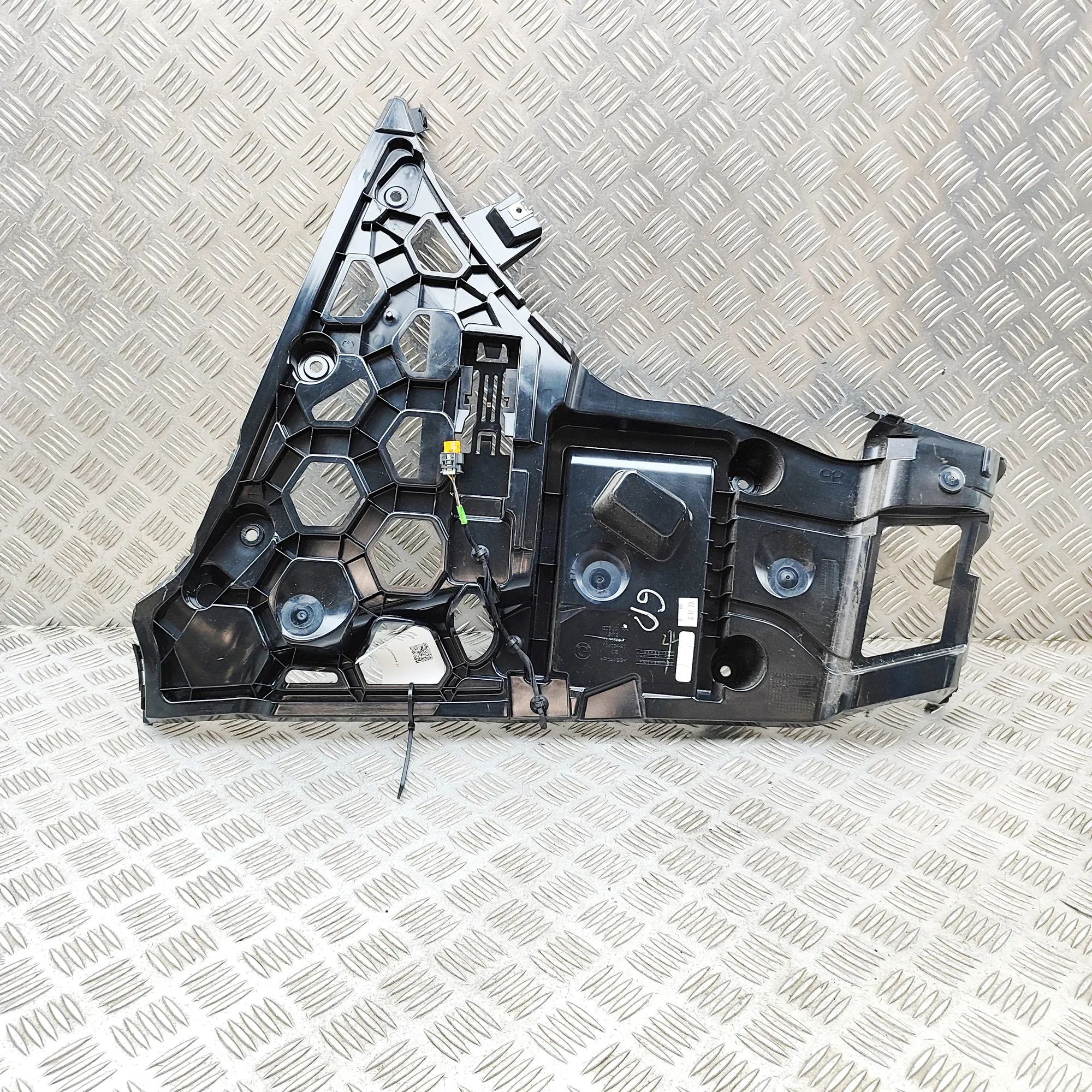 BMW X6 (G06) Rear Right Bumper Bracket Rear Right Bumper Bracket — BMW X6G06 (2019-......