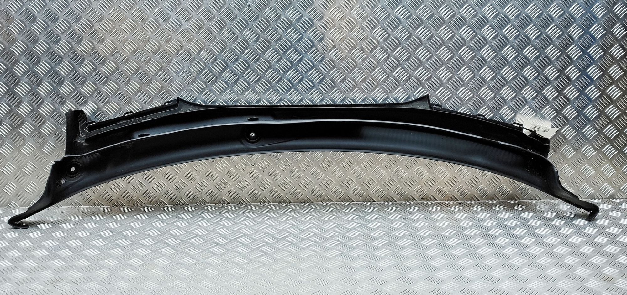 BMW X5 (G05) Front Wiper Cowl Trim Front Wiper Cowl Trim — BMW X5 (G05) (2018-...)...