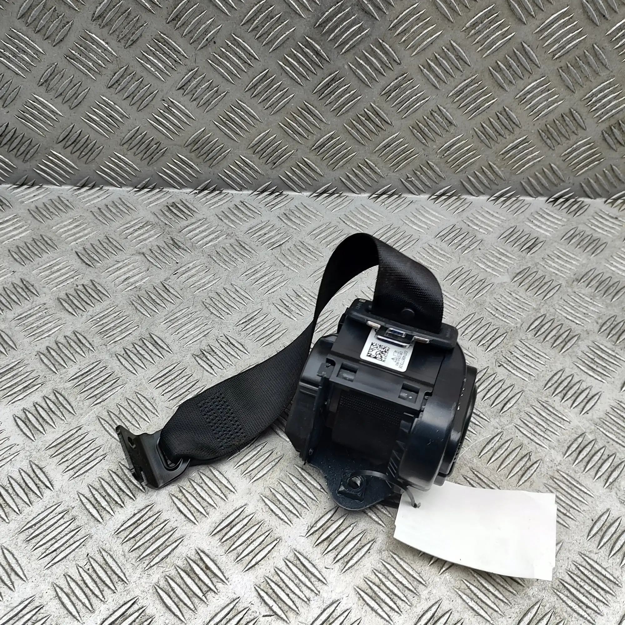 BMW 2 (F44) Rear Right Seatbelt Rear Right Seatbelt — BMW 2 SERIES (Gran Coupe ...