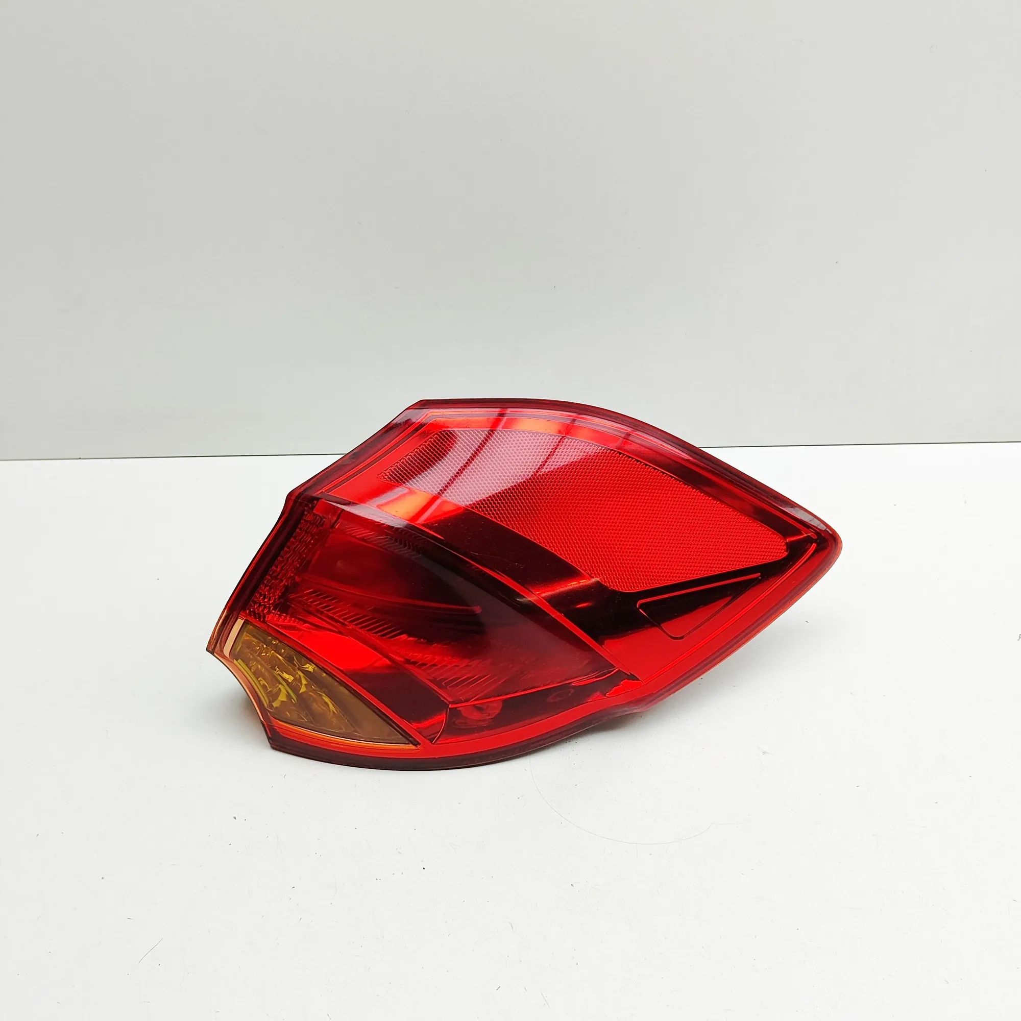 Kia ceed (JD) Rear Right Tail Light Rear Right Tail Light — KIA CEE\'D (JD) (2012-2...