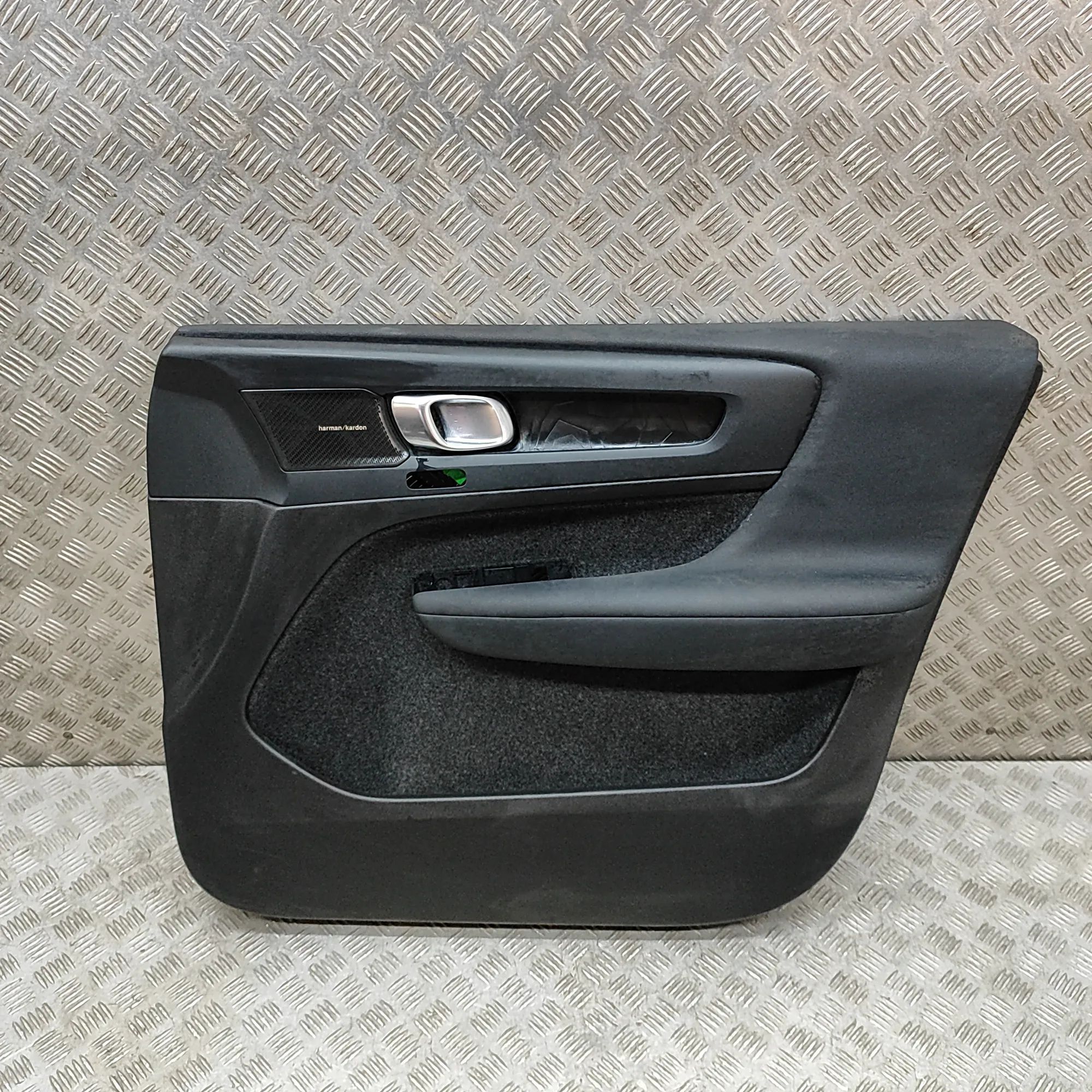 Volvo XC40 / EX40 Front Right Door Panel Front Right Door Panel — VOLVO XC40 (536) (2017...