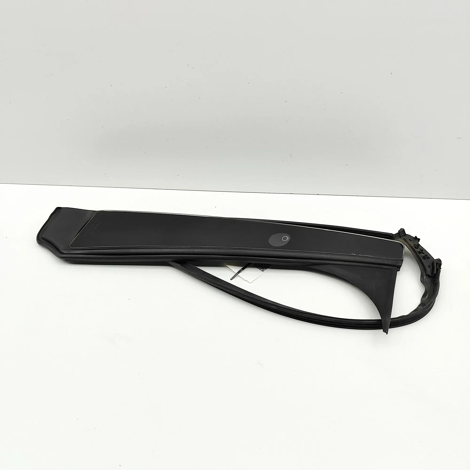 Tesla Model X Vertical door trim — front right Vertical door trim — front right — TESLA MODEL ...