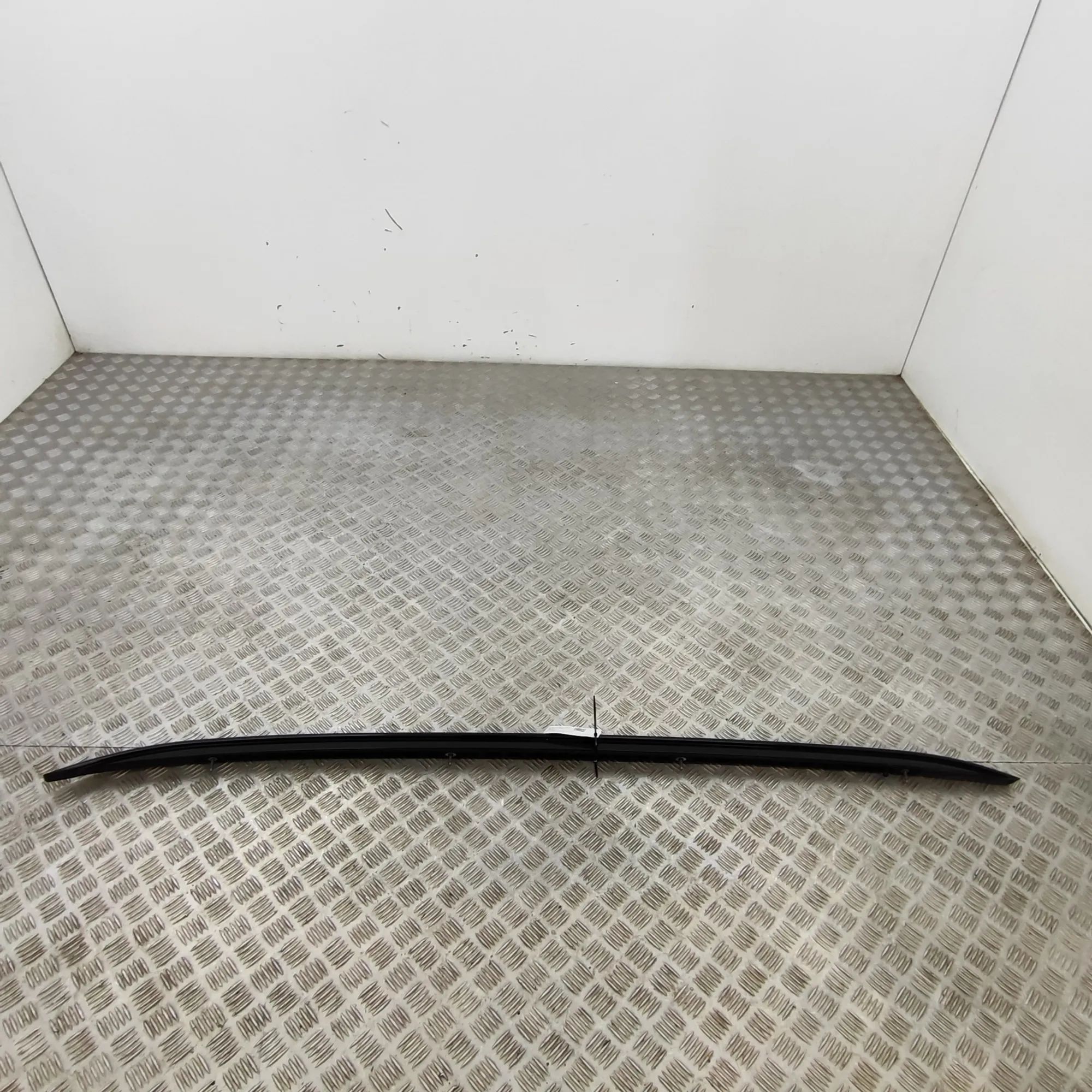 Volvo XC40 / EX40 Left Side Roof Rail Left Side Roof Rail — VOLVO XC40 (536) (2017-.....