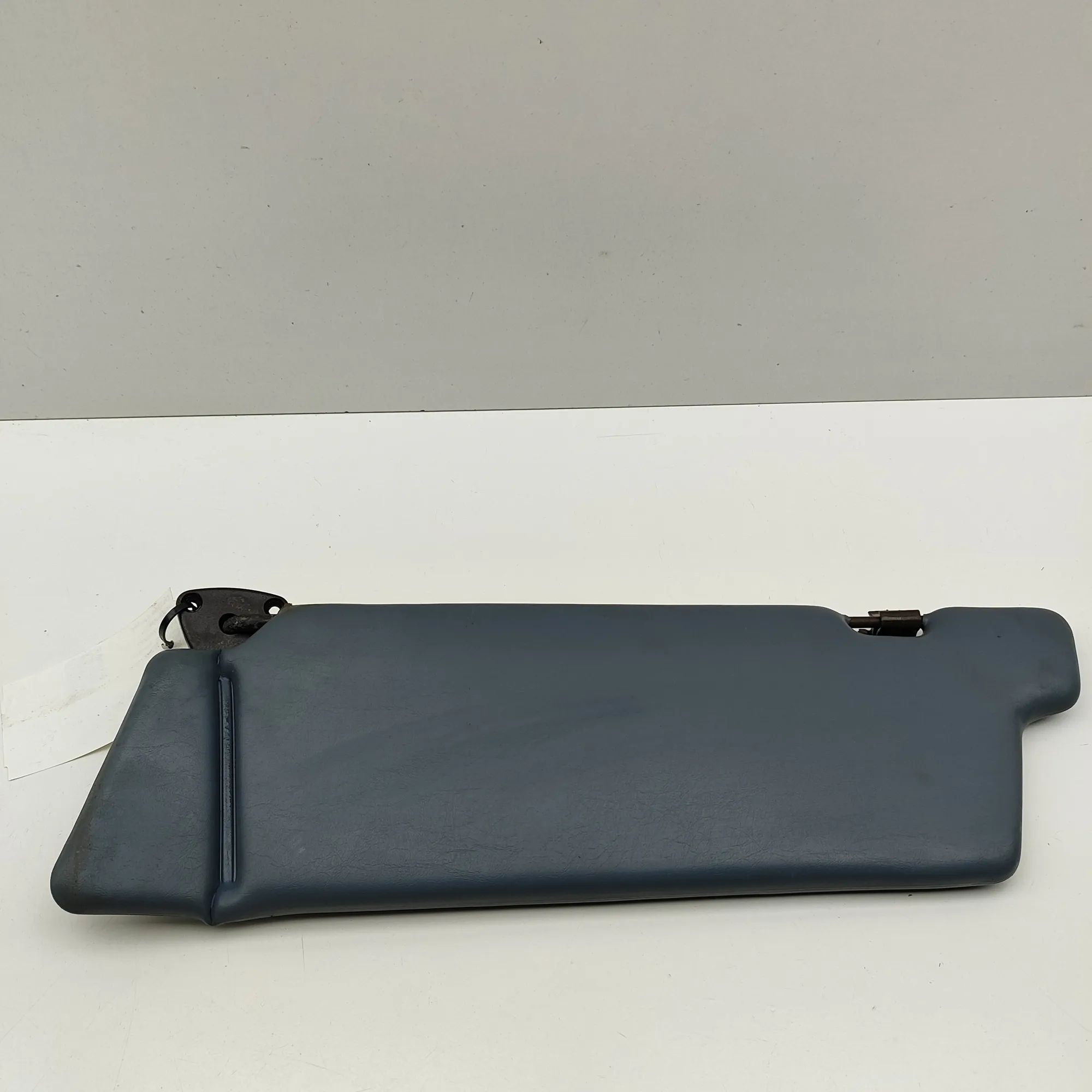 Maserati Biturbo (2, 4, Spyder, Karif) Sun visor — right Sun visor — right — MASERATI 425 (1987-1994) — ...