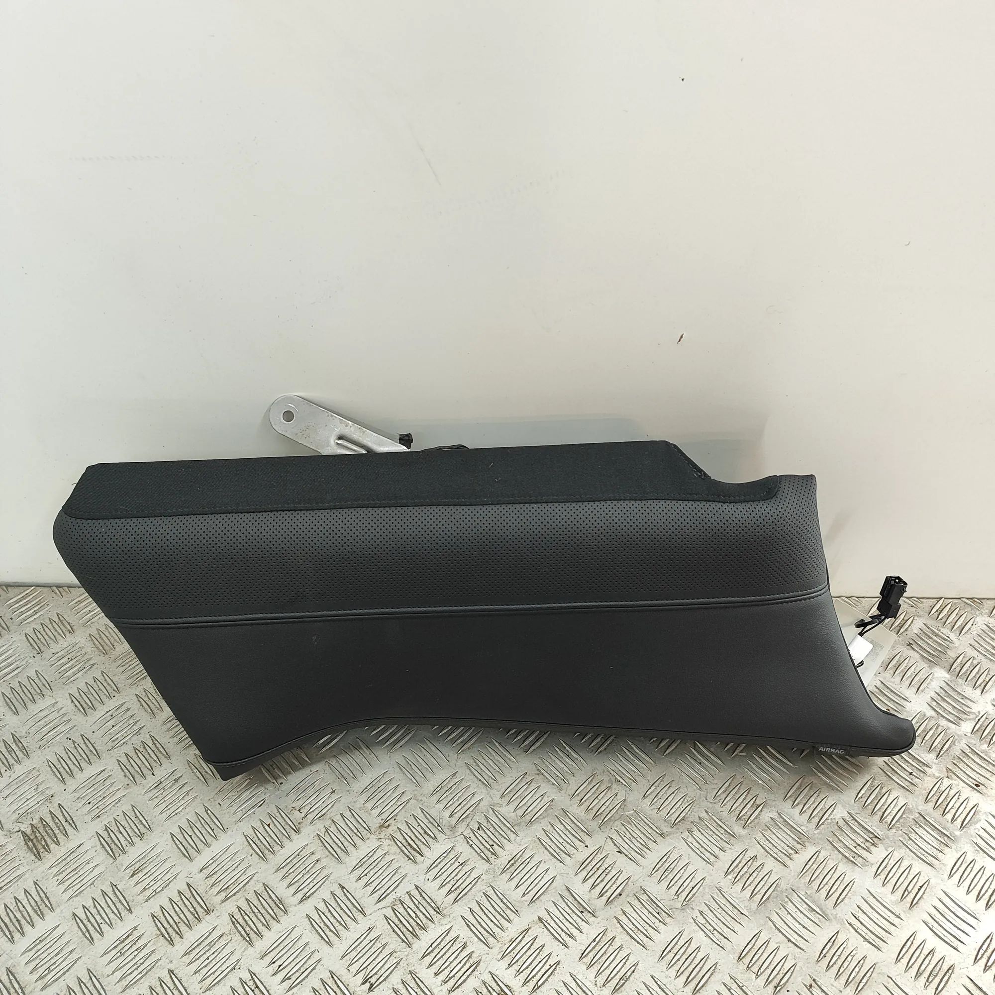 BMW iX (I20) Rear Right Seat Trim Rear Right Seat Trim — BMW IX (I20) (2021-...) ...