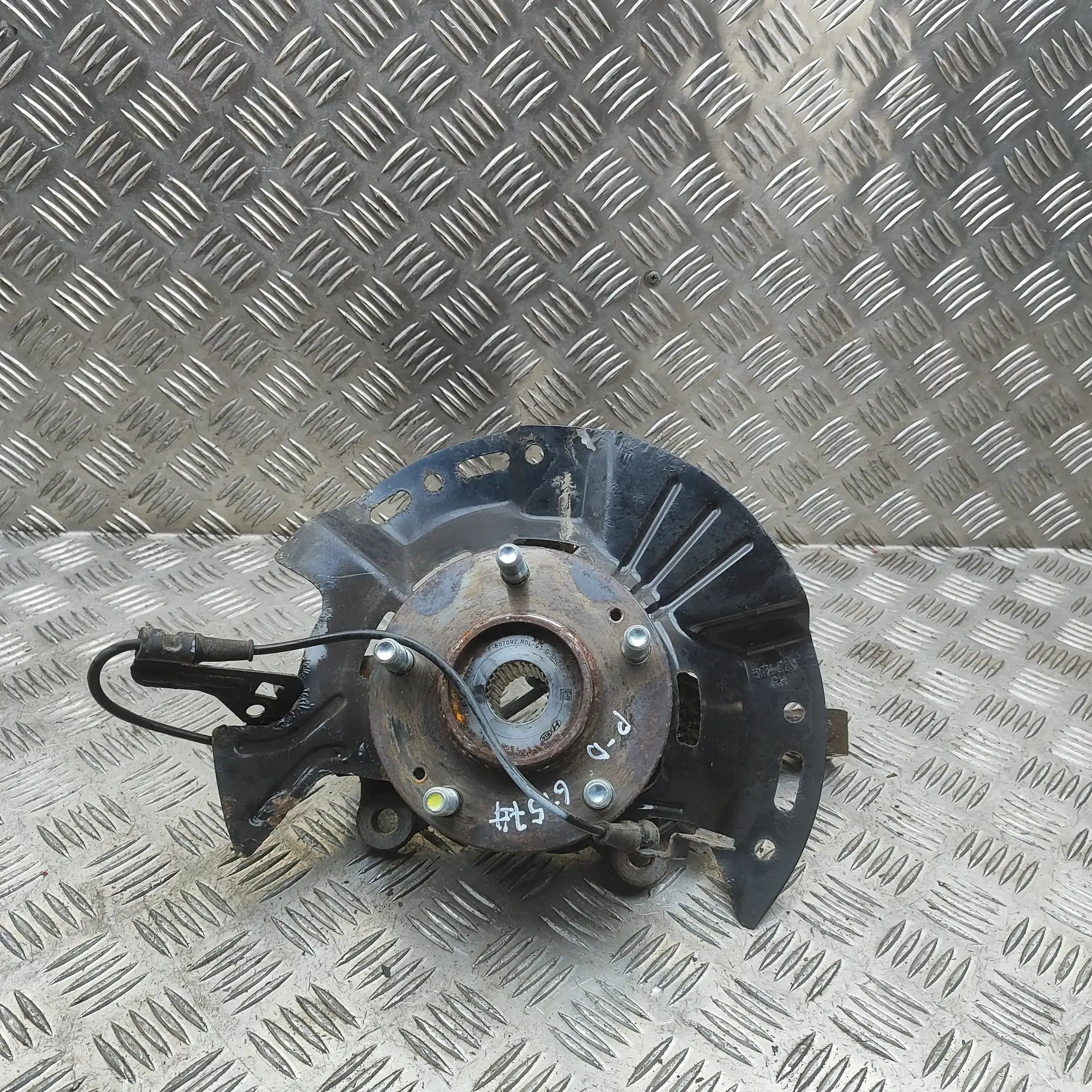 Kia Ceed (CD) Front Right Wheel Hub Front Right Wheel Hub — KIA XCEED (CD) (2020-.....