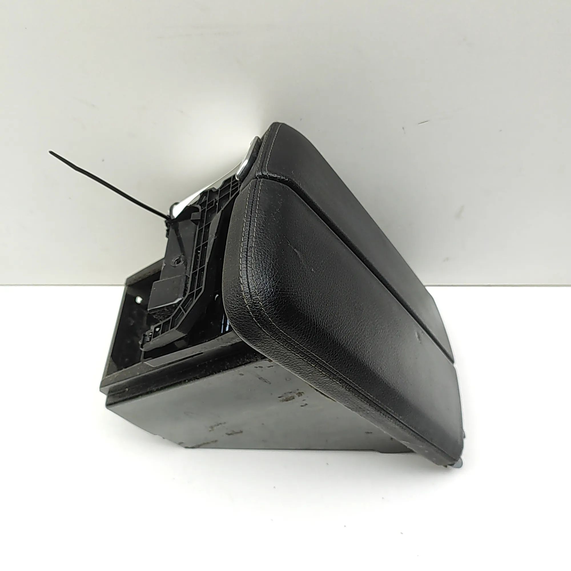 Mercedes-Benz ML / GLE (W166) Armrest Armrest — MERCEDES BENZ GLE (W166) (2015-...) —...