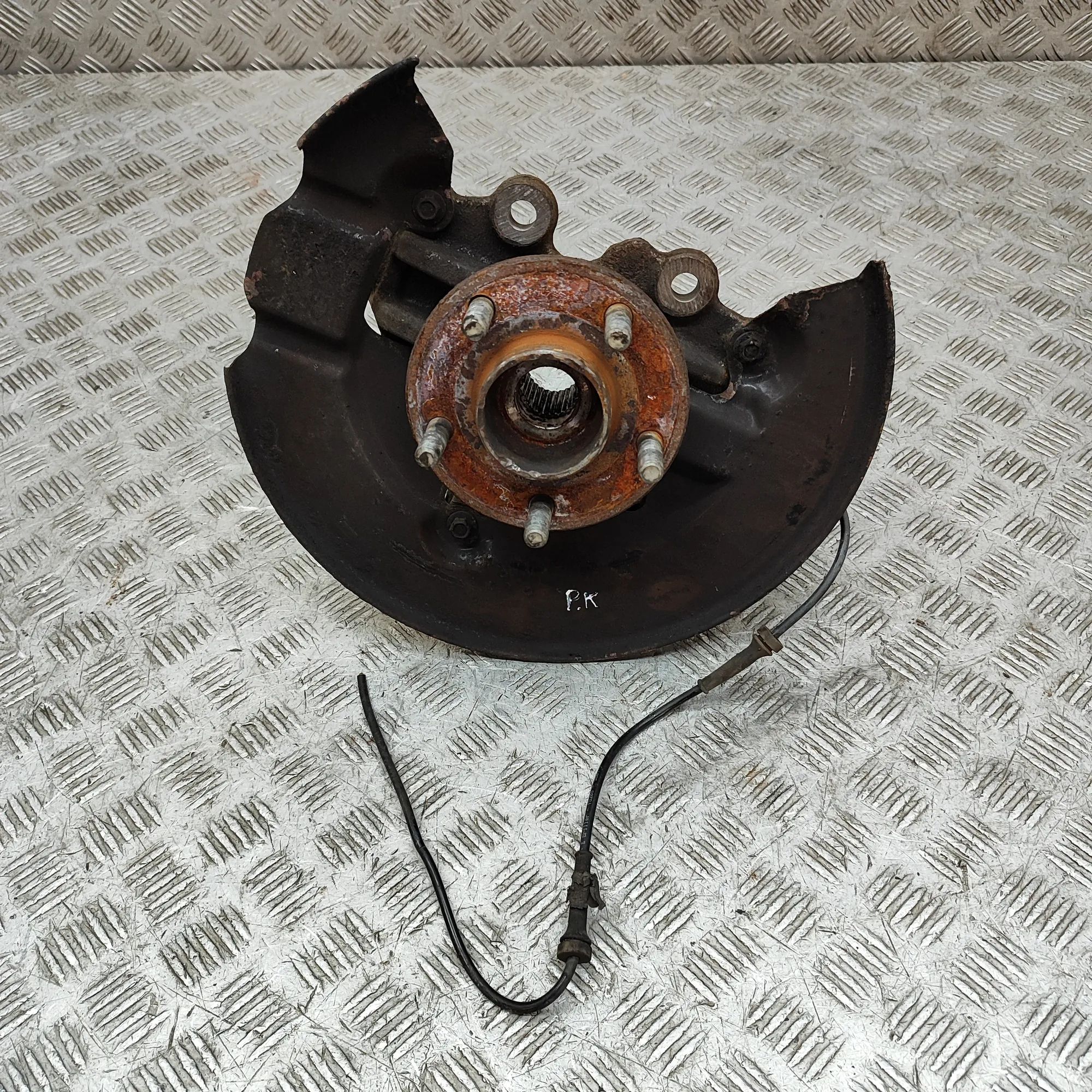 Ford Focus Front Left Wheel Hub Front Left Wheel Hub — FORD FOCUS (III) (2010-2...