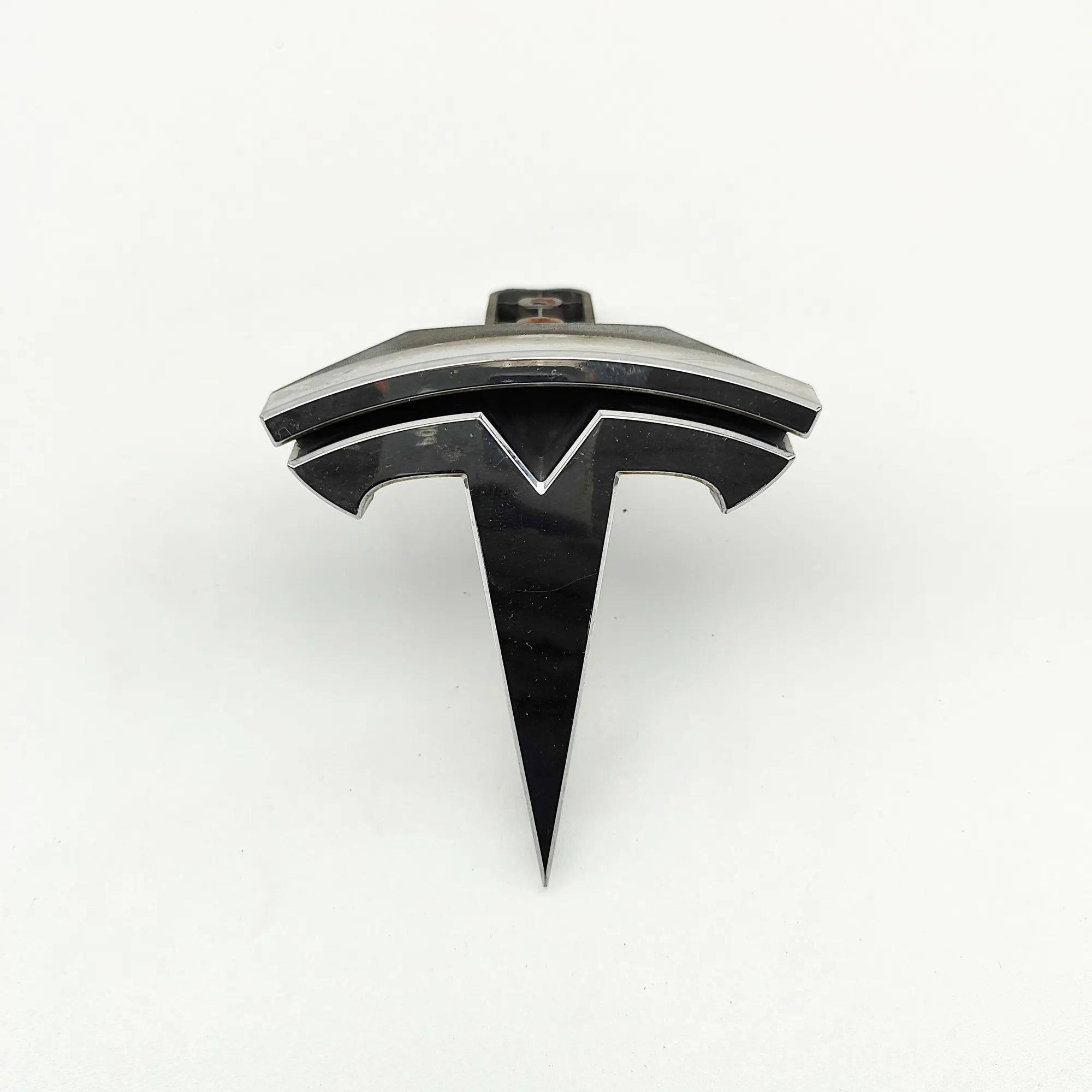Tesla Model X Manufacturer emblem Manufacturer emblem — TESLA MODEL X (2013-...) ...