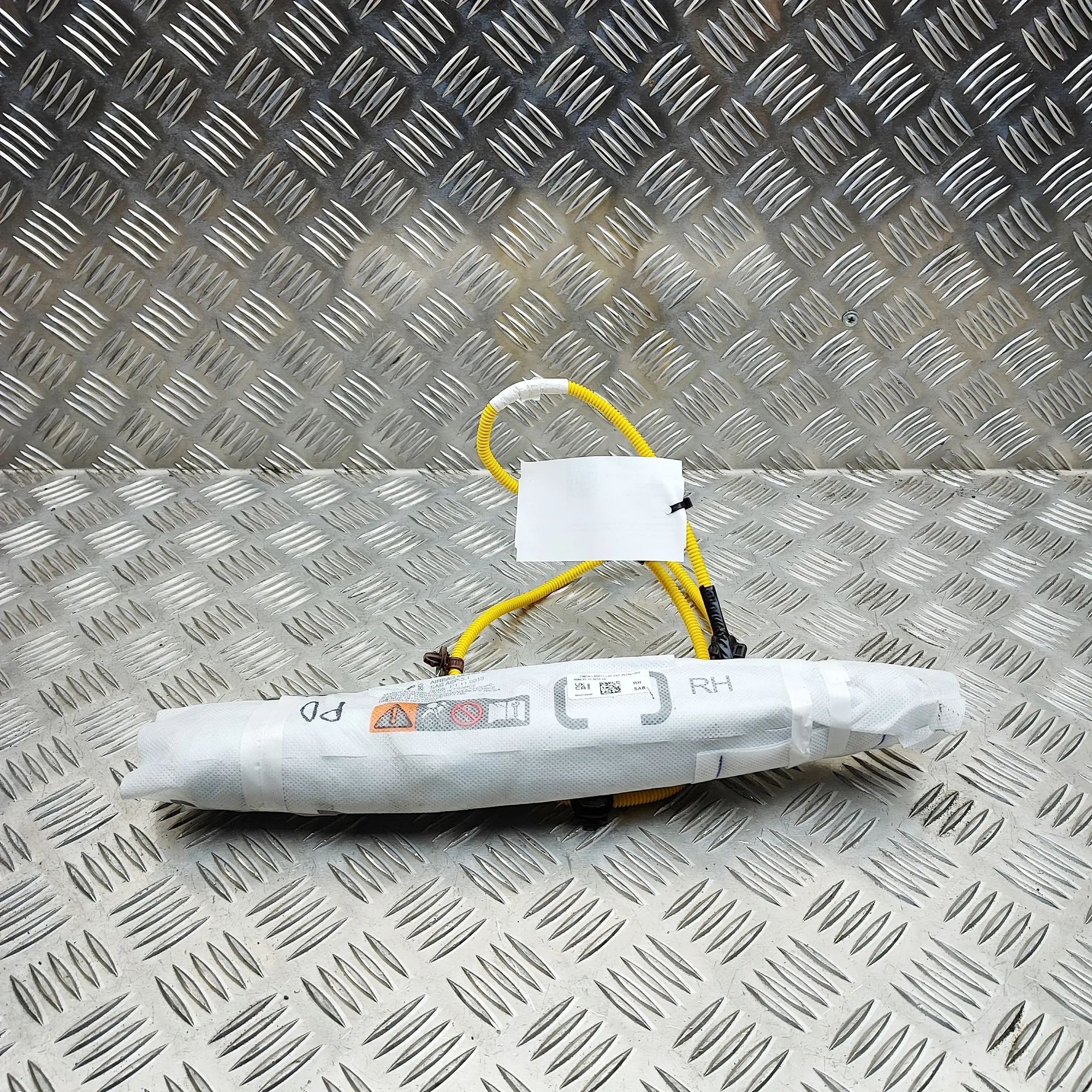 Toyota Yaris Seat airbag (SRS) — front right Seat airbag (SRS) — front right — TOYOTA YARIS ...