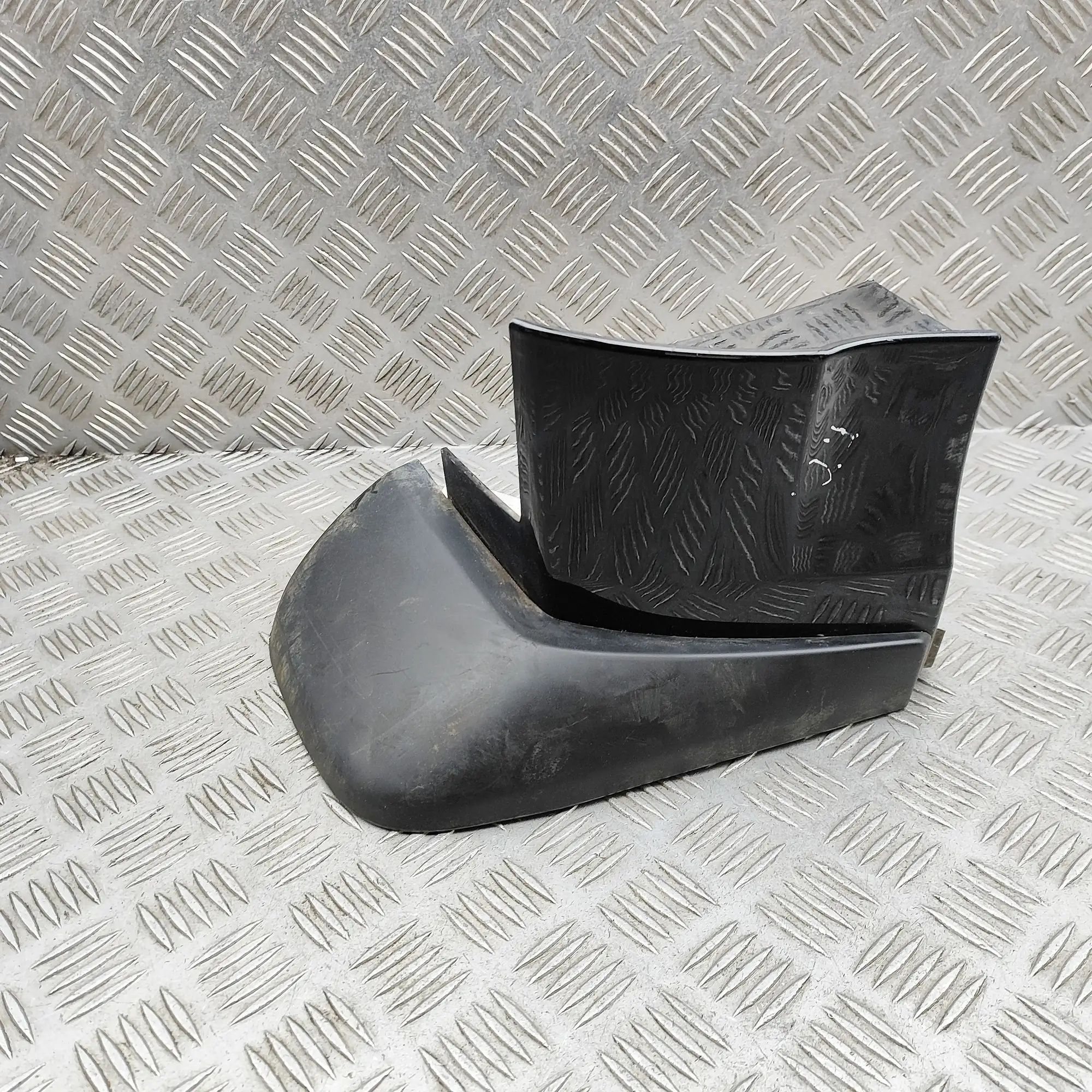 Land Rover Discovery Mudguard — front right Mudguard — front right — LAND ROVER DISCOVERY (...
