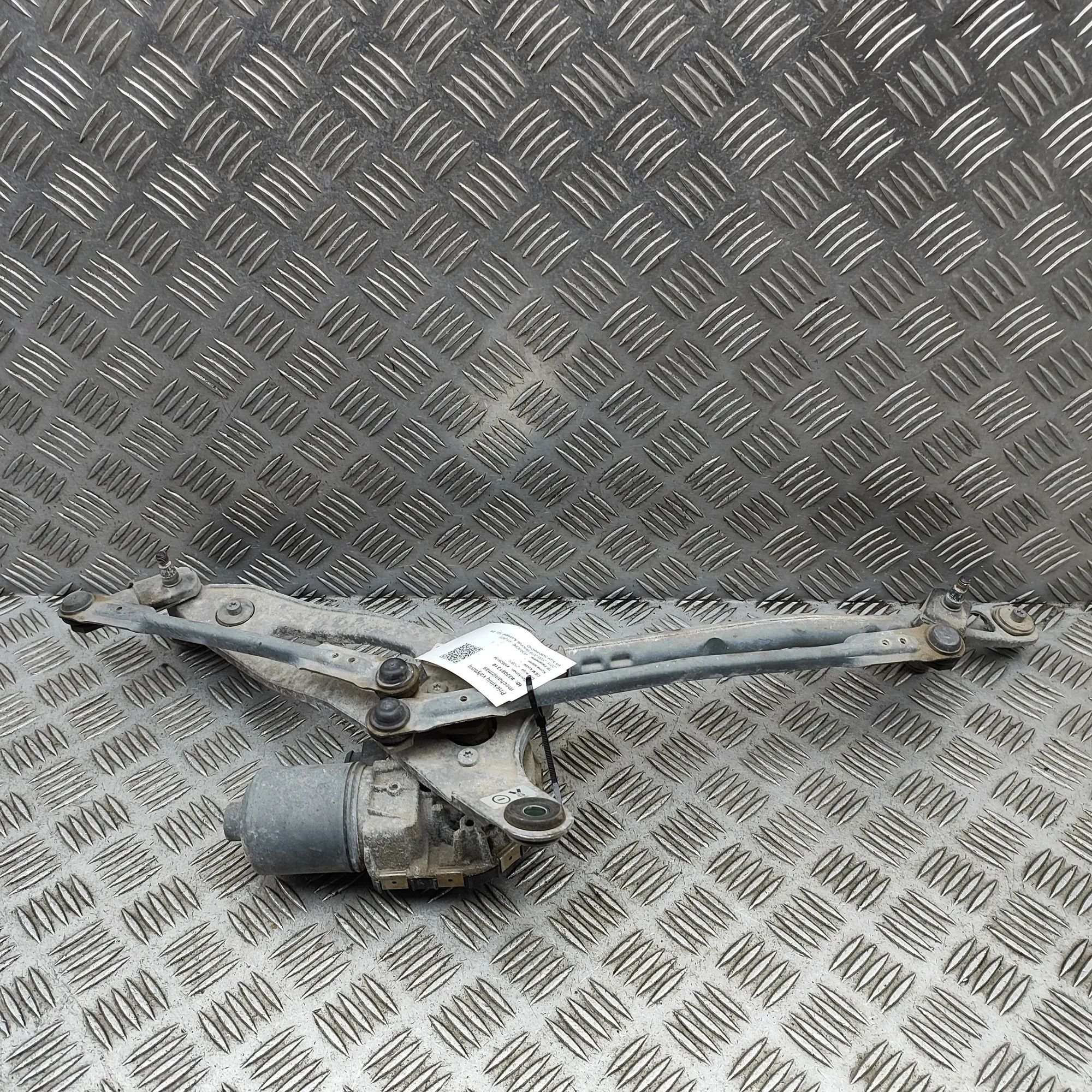 Porsche 911 (991) Front Windshield Wiper Mechanism Front Windshield Wiper Mechanism — PORSCHE 911 ...