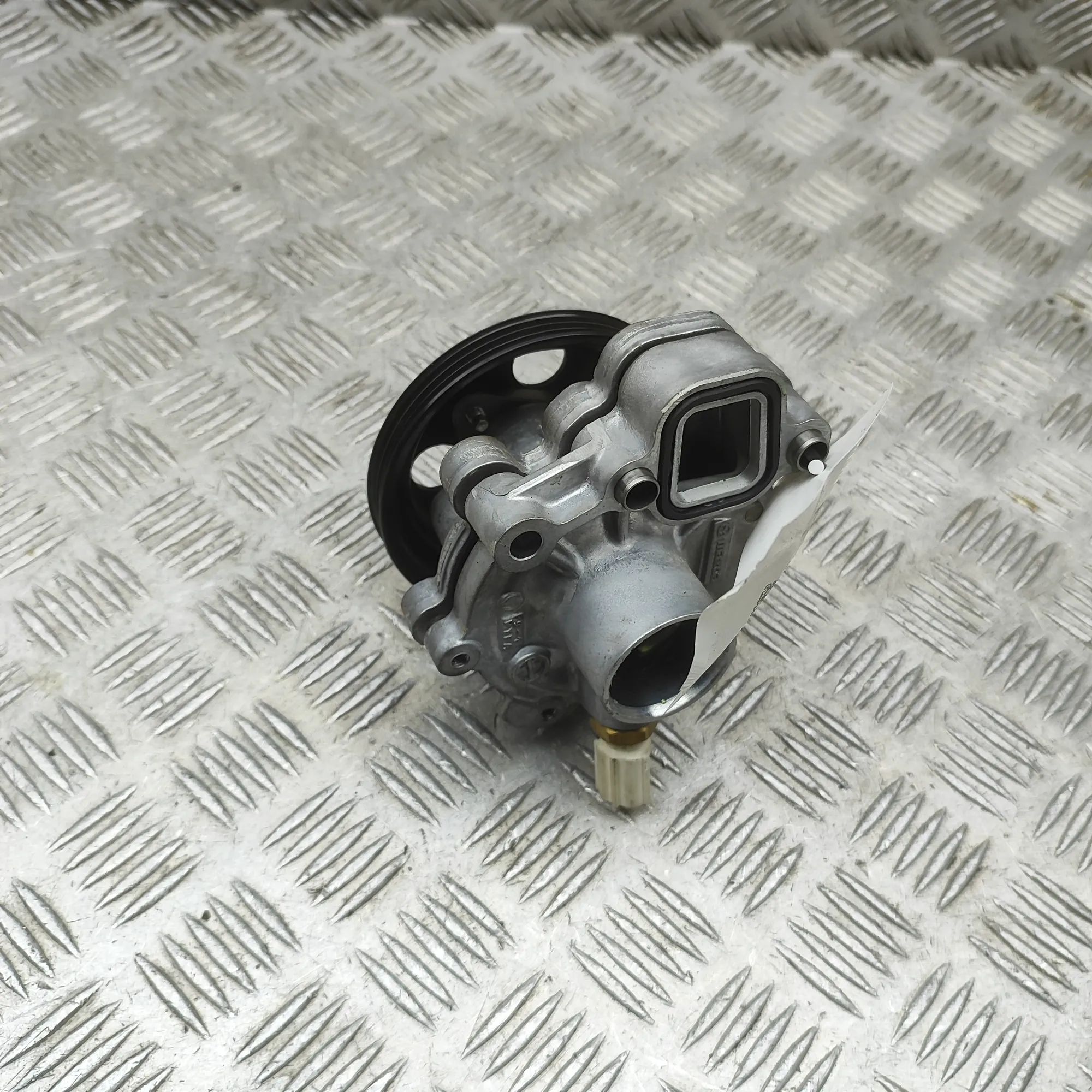 Mazda 3 (BP) vesipumppu Water pump — MAZDA CX-3 (0 DM) (2019-PRESENT) —...