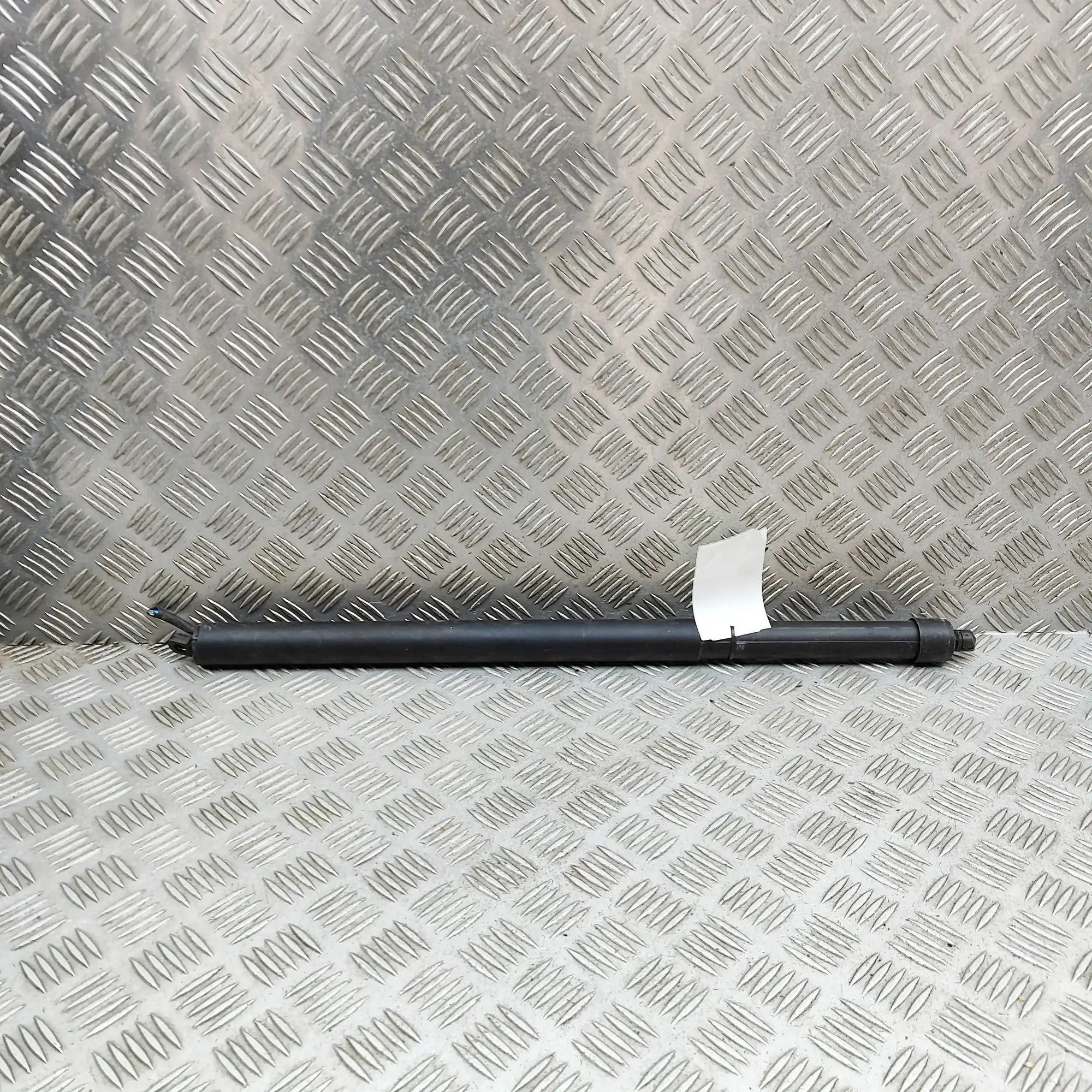 Land Rover Discovery Right Side Tailgate Gas Strut Right Side Tailgate Gas Strut — LAND ROVER DISC...