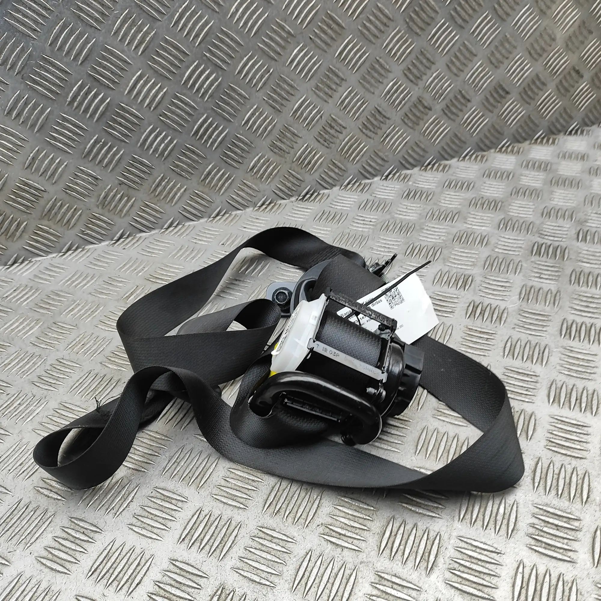 Kia EV9  Left Side Trunk Seatbelt Left Side Trunk Seatbelt — KIA EV9 (MV) (2023-....