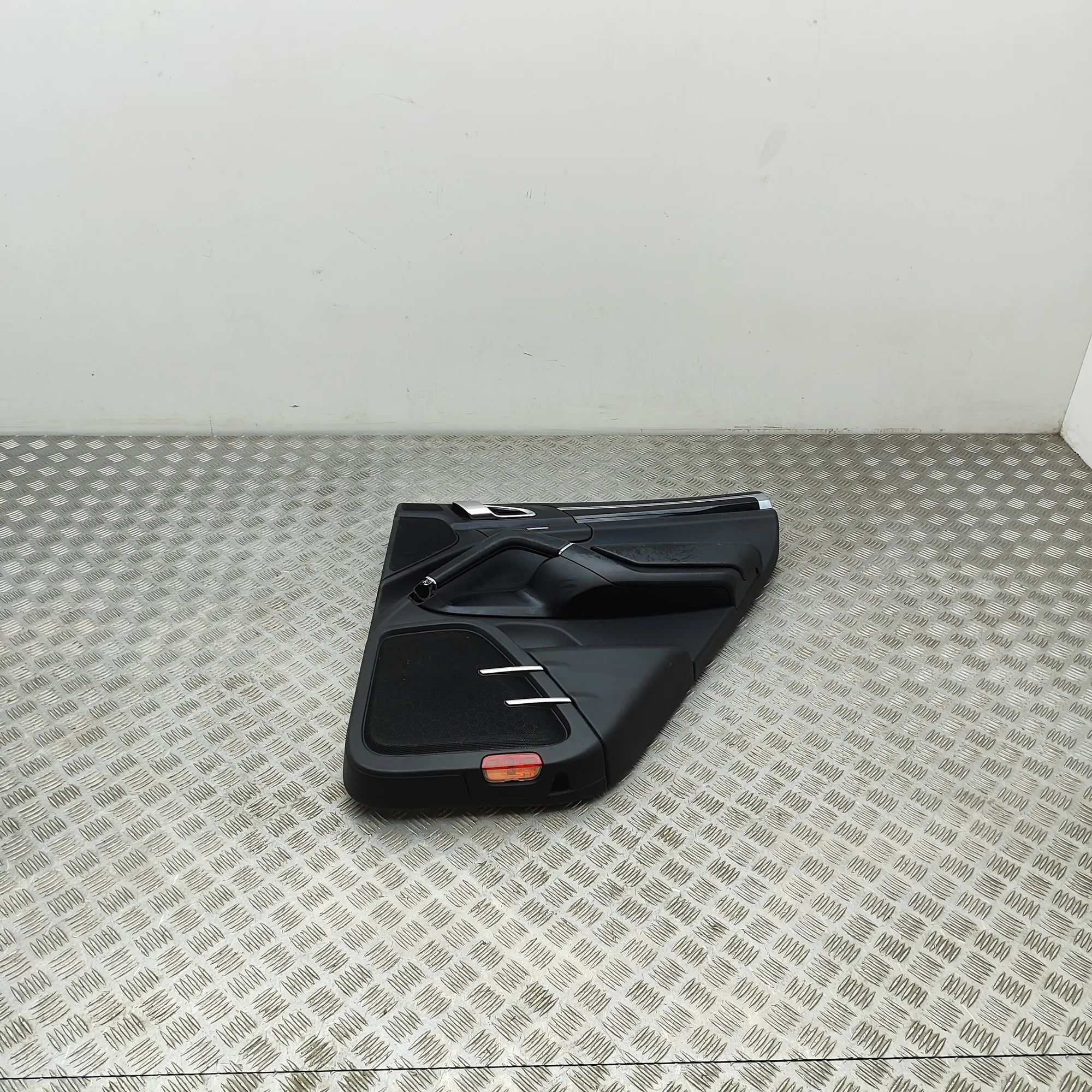 Porsche Cayenne Rear Right Door Panel Rear Right Door Panel — PORSCHE CAYENNE (92A) (...