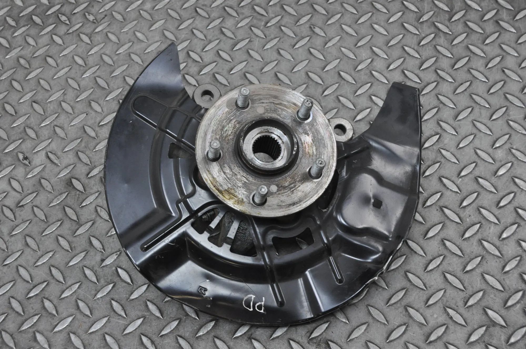 Lexus RX Front Right Wheel Hub Front Right Wheel Hub — LEXUS RX (_L2_) (2015-....