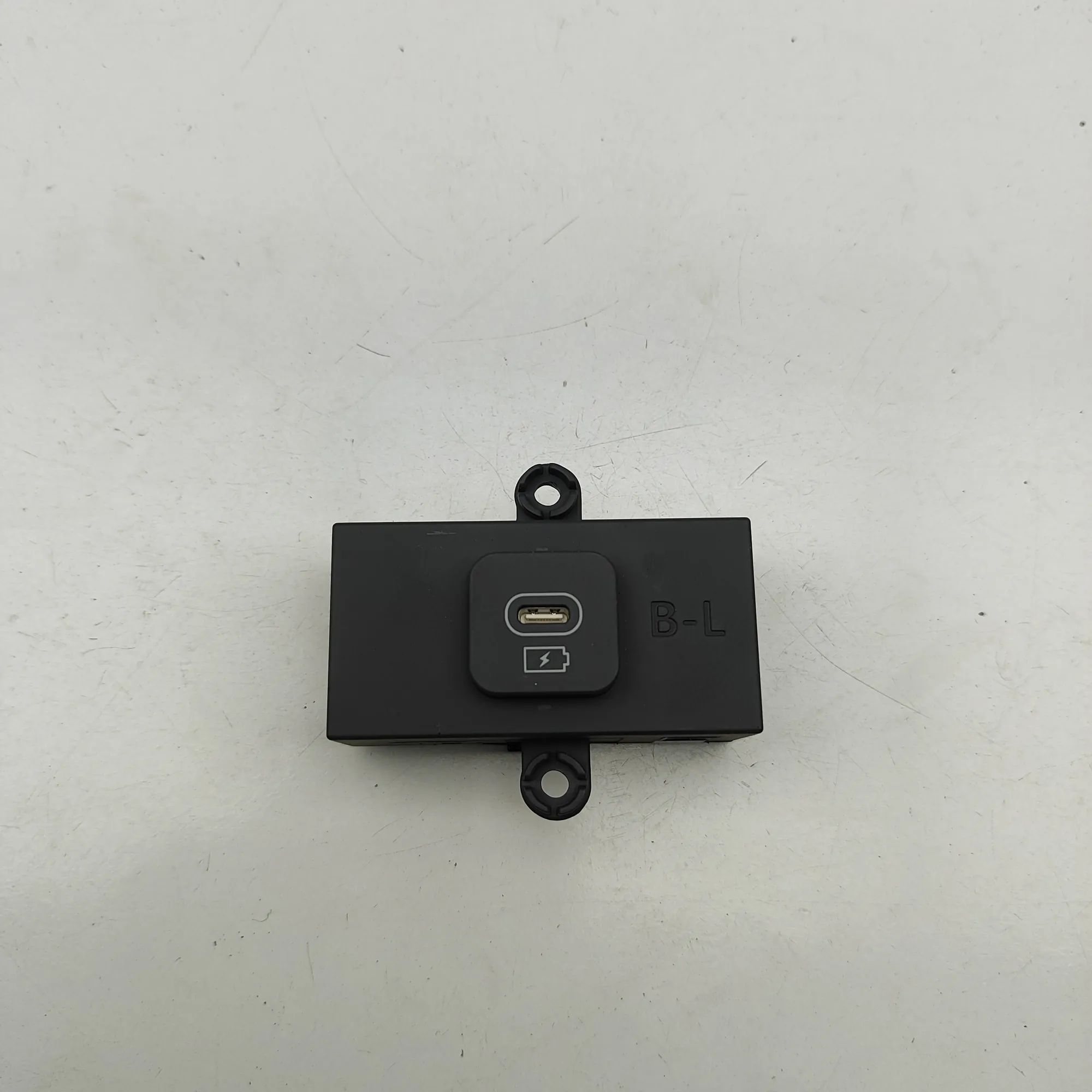 Kia EV9  USB USB — KIA EV9 (MV) (2023-...) — 96125-DO300,961...