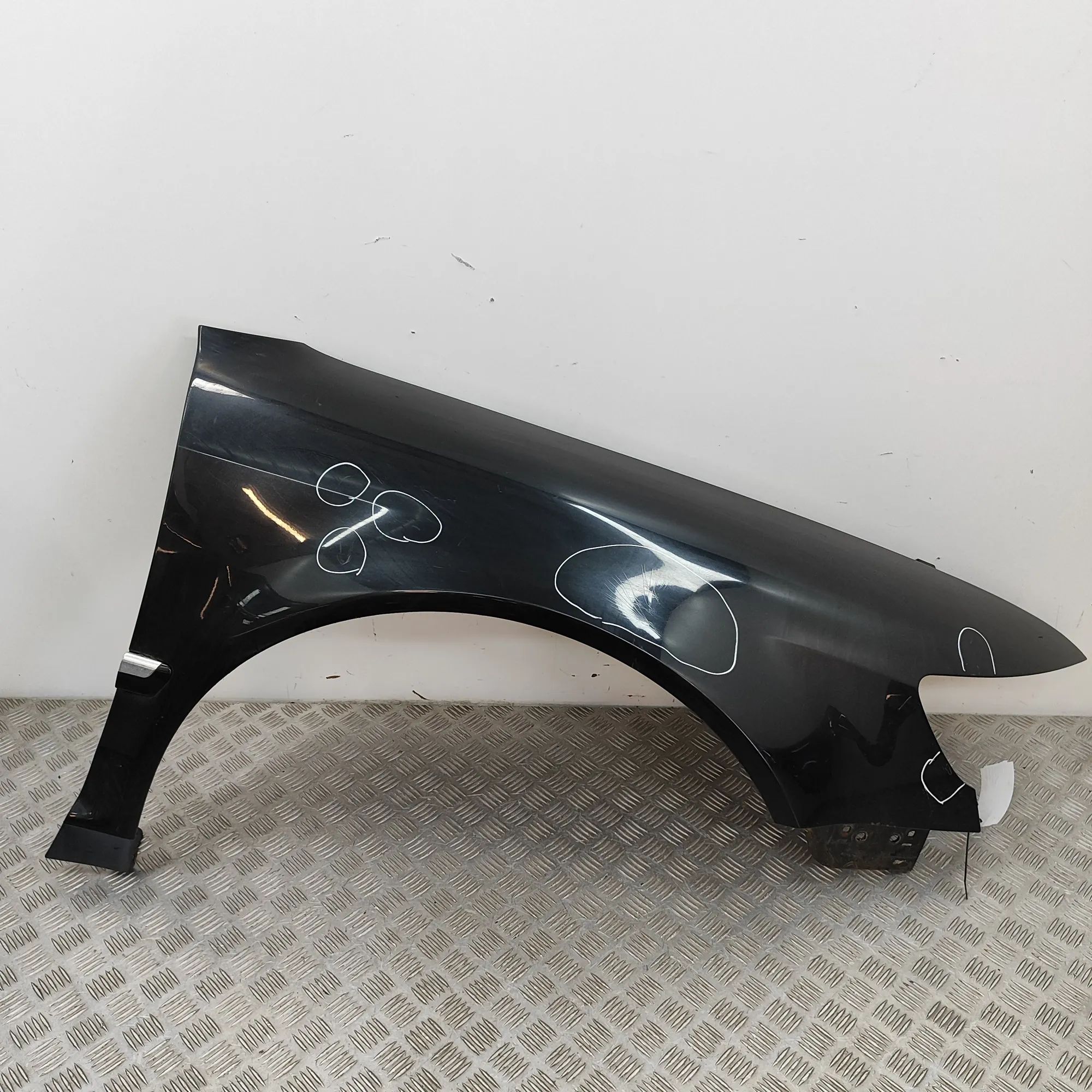 Volkswagen Phaeton Front Right Fender Front Right Fender — VW PHAETON (3D_) (2002-201...