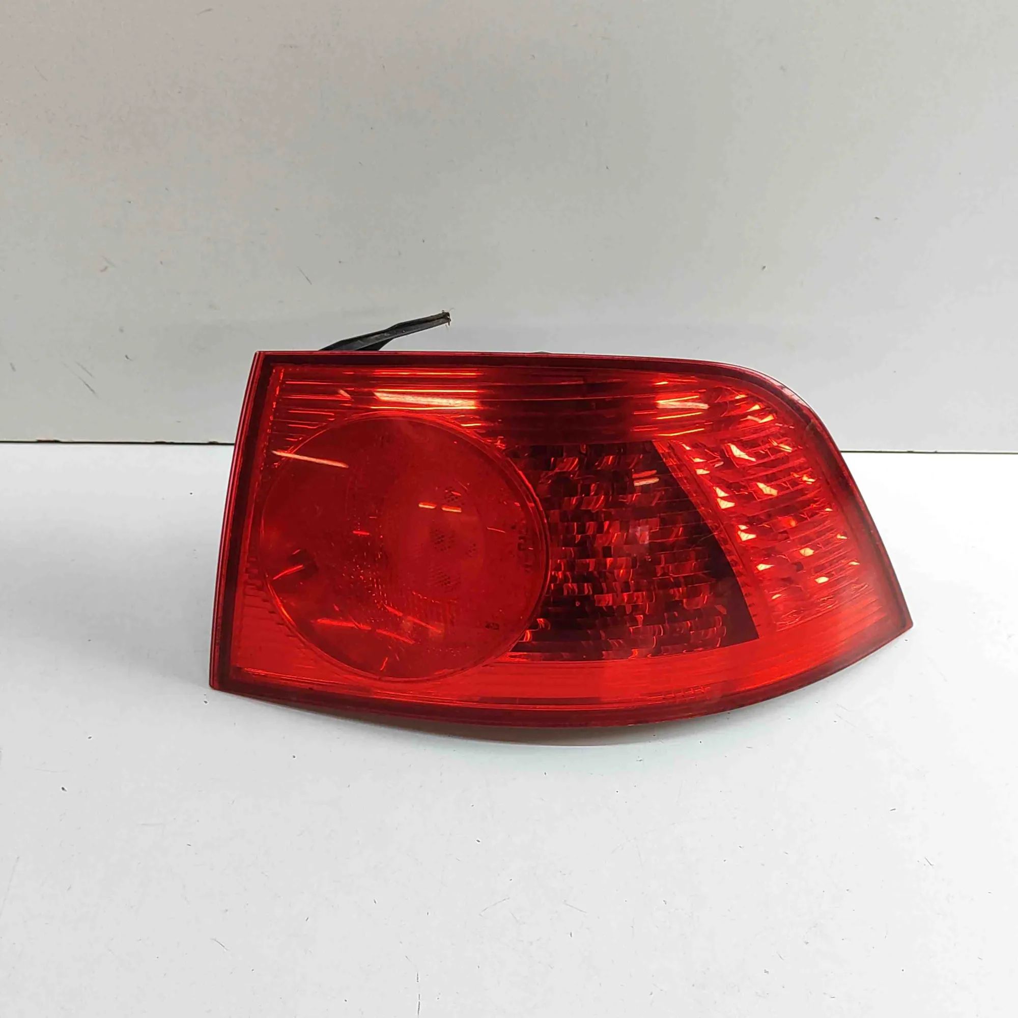 Volkswagen Phaeton Rear Right Tail Light Rear Right Tail Light — VW PHAETON (3D_) (2002-...