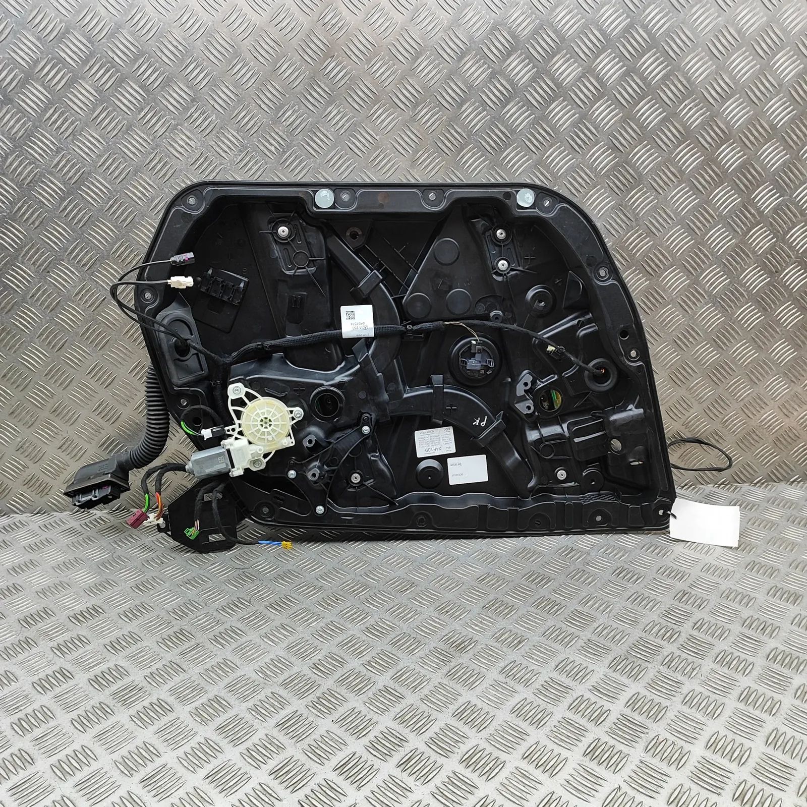 Mercedes-Benz GLC (X253) Front Left Door Window Regulator Front Left Door Window Regulator — MERCEDES BEN...