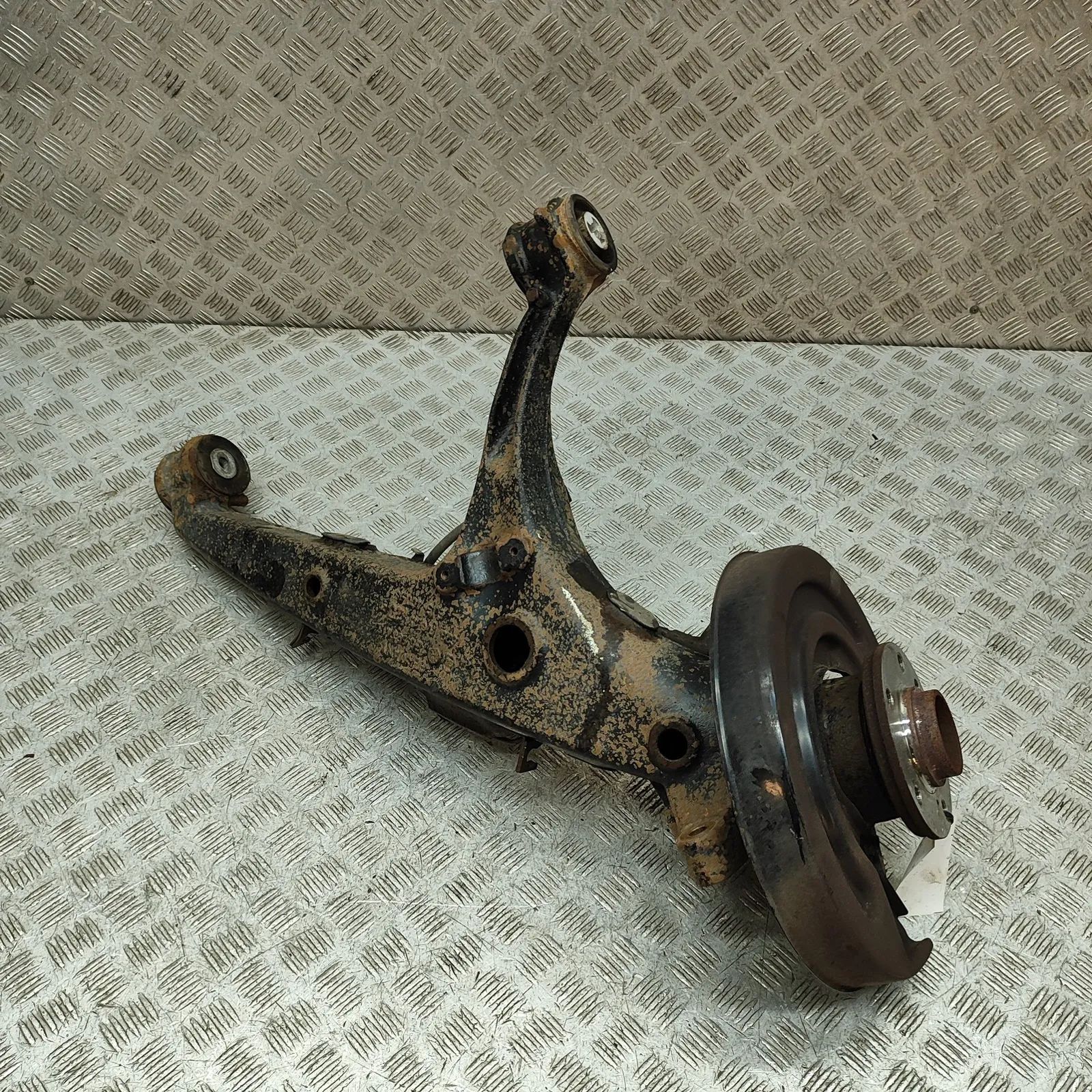 Volkswagen Transporter (T6, Caravelle, Multivan) Rear Left Wheel Hub Spindle Rear Left Wheel Hub Spindle — VW TRANSPORTER (V...