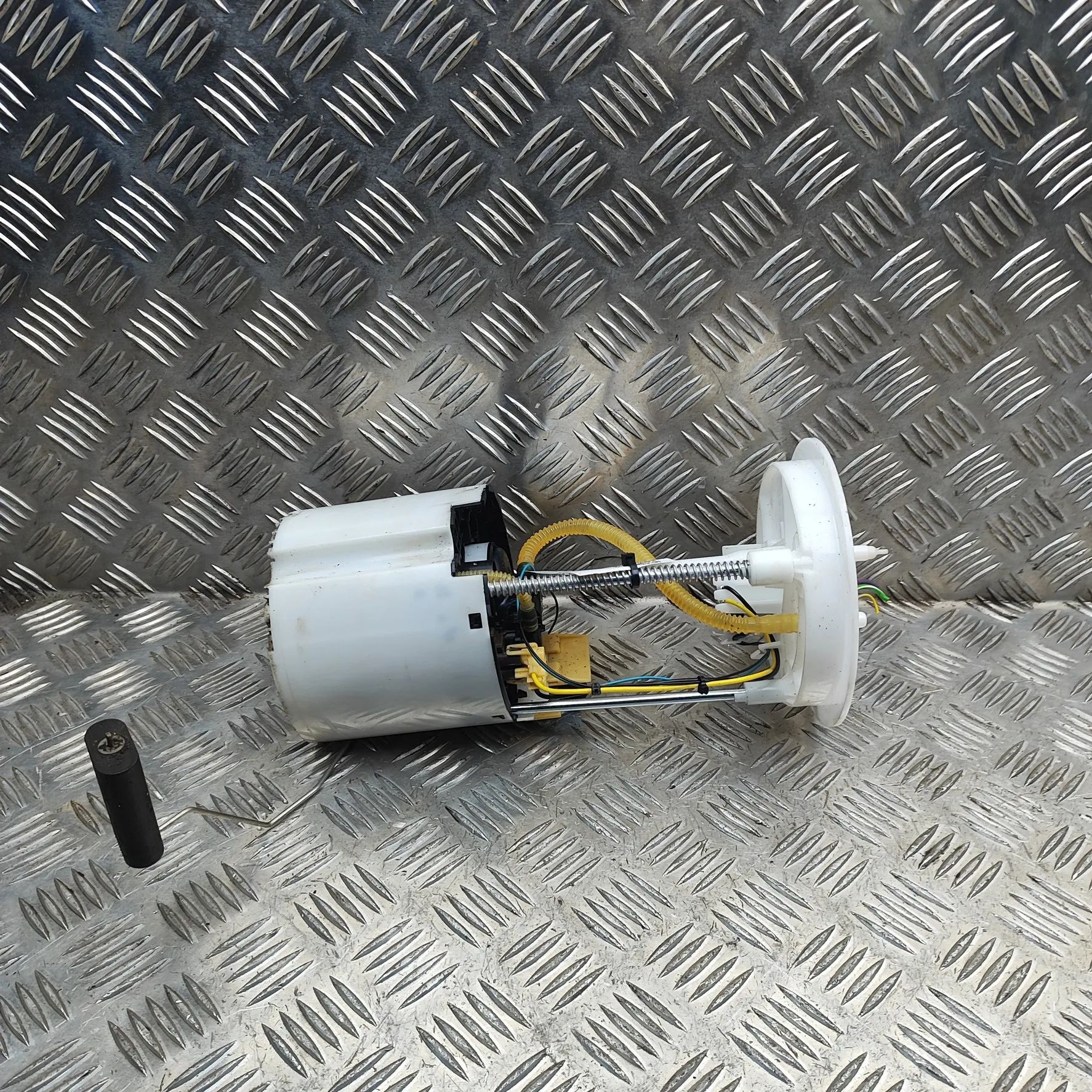 Volvo XC40 / EX40 polttoainepumppu Fuel pump — VOLVO XC40 (536) (2017-...) — 32139...